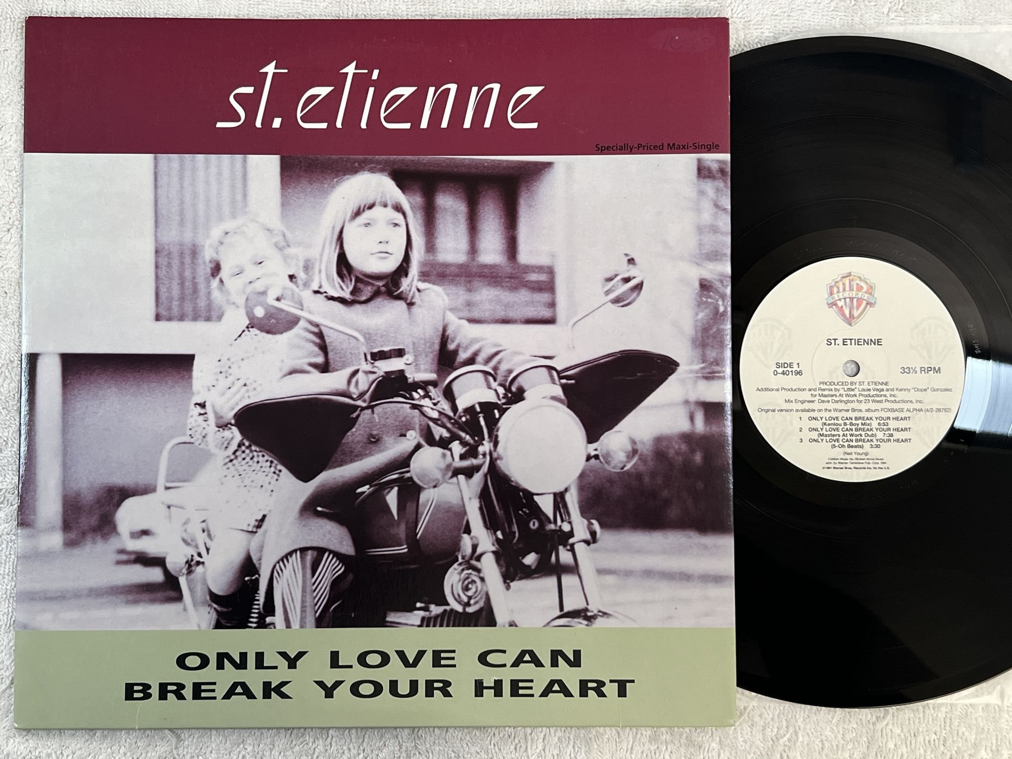 Omslagsbild för skivan ST ETIENNE Only Love Can Break Your Heart 12" -91 US WARNER BROS 0-40196