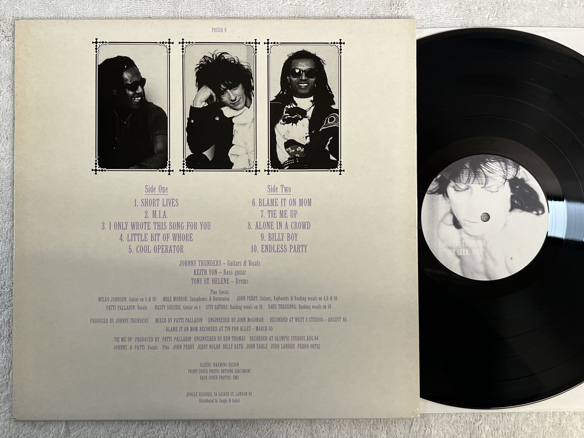 Omslagsbild för skivan JOHNNY THUNDERS que sera, sera LP -85 UK JUNGLE FREUD 9