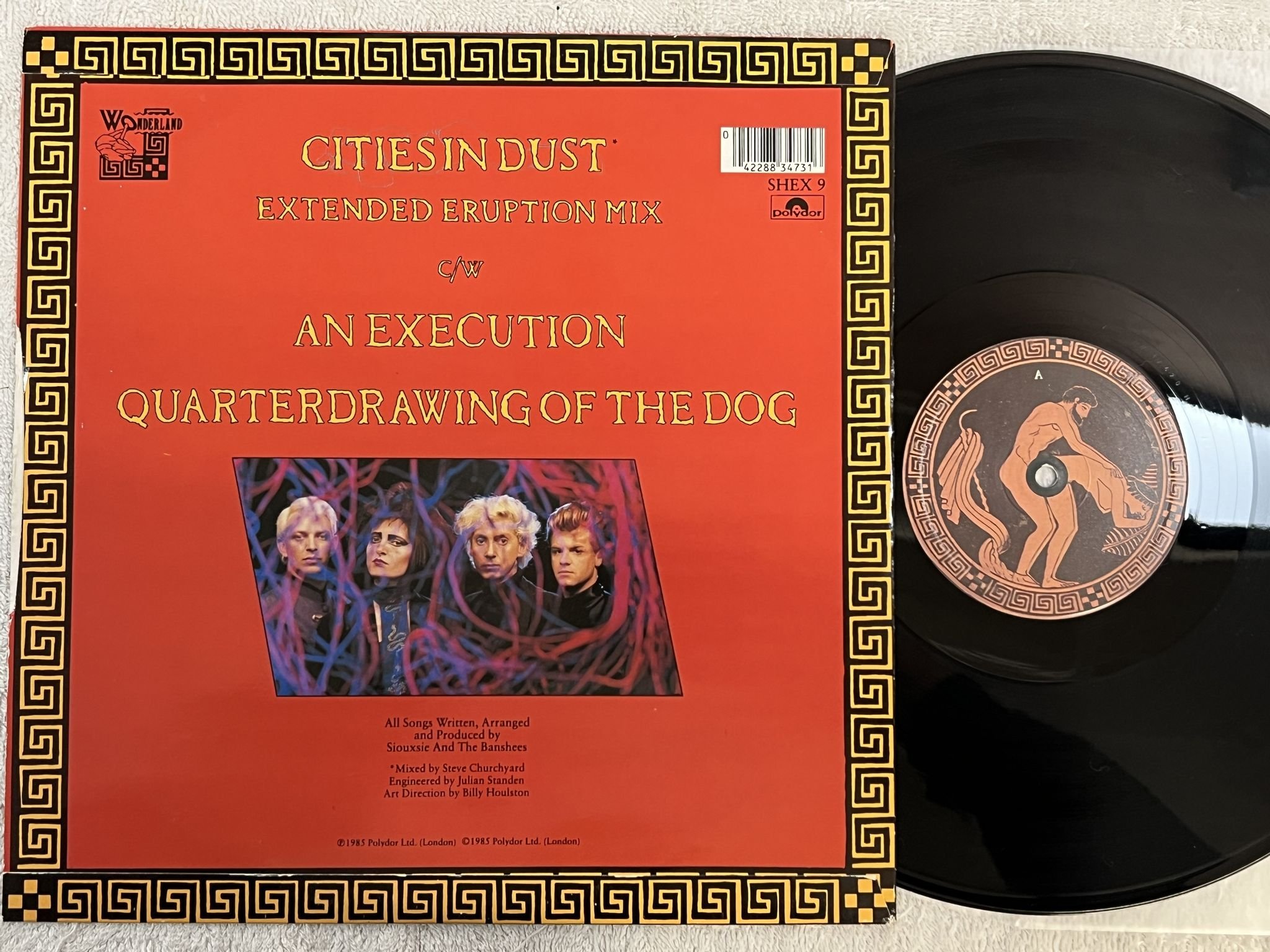 Omslagsbild för skivan SIOUXSIE & THE BANSHEES Cities In Dust 12" -85 UK POLYDOR SHEX 9