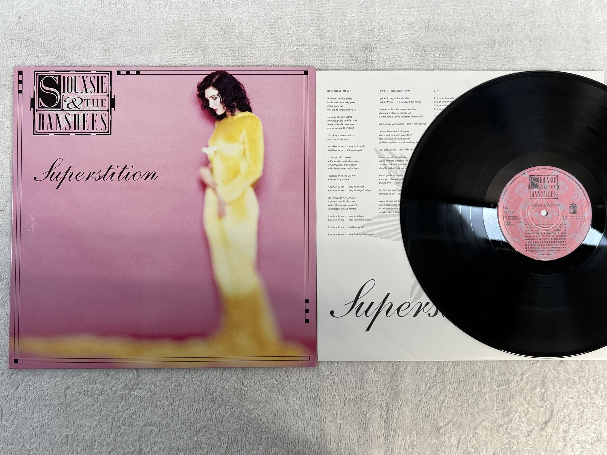Omslagsbild för skivan SIOUXSIE & THE BANSHEES superstition LP -91 Hol POLYDOR 847731-1