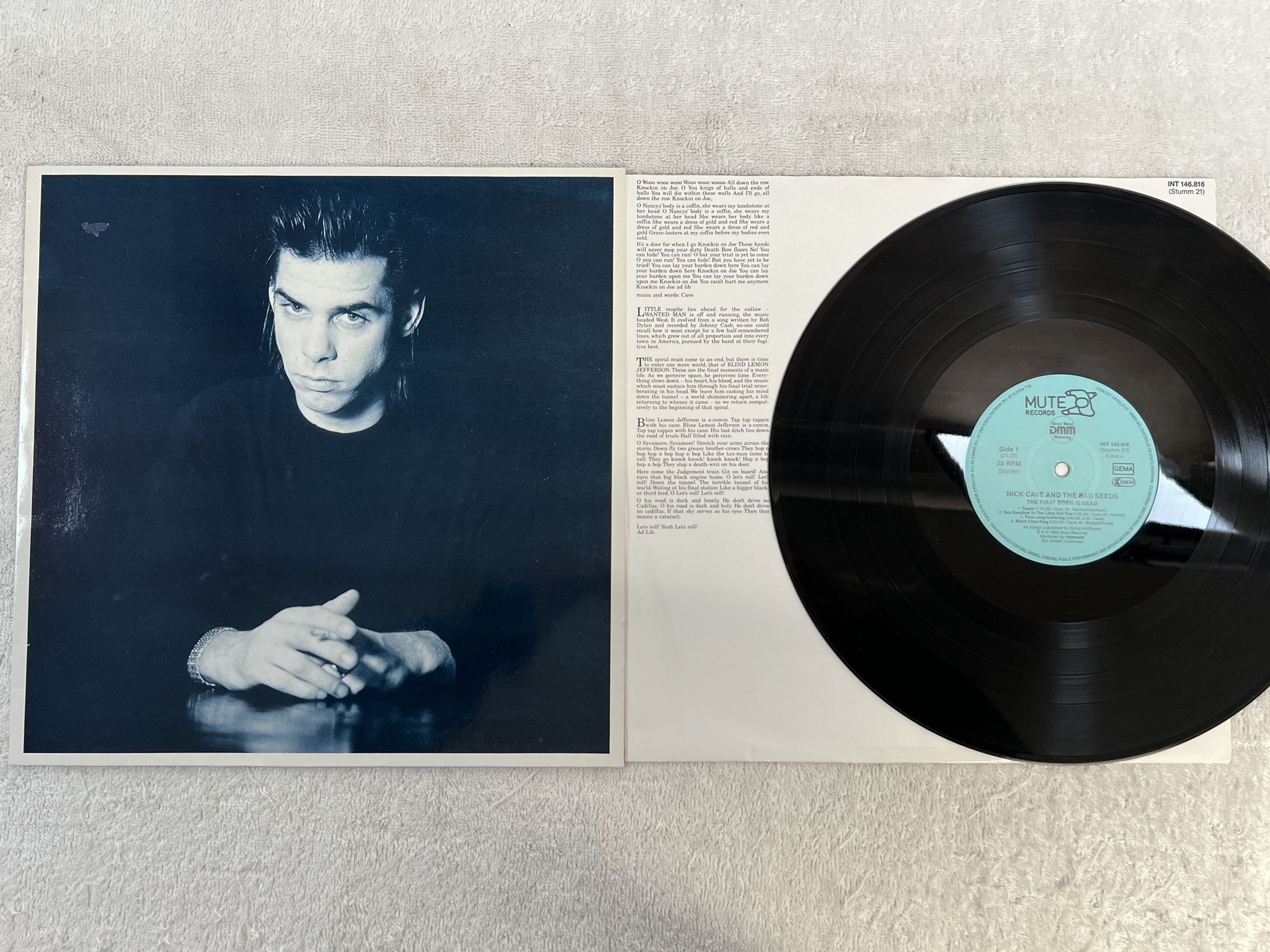 Omslagsbild för skivan NICK CAVE & THE BAD SEEDS the first born is dead LP -85 Ger MUTE INT 146816
