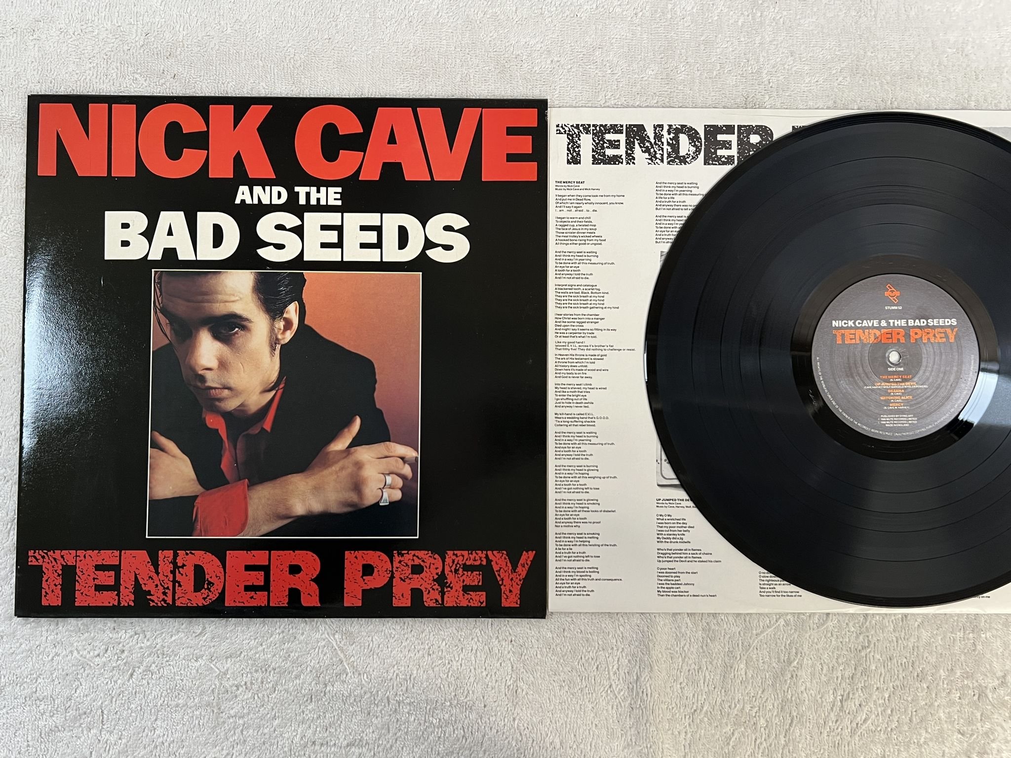 Omslagsbild för skivan NICK CAVE & THE BAD SEEDS tender prey LP -88 UK MUTE stumm-52