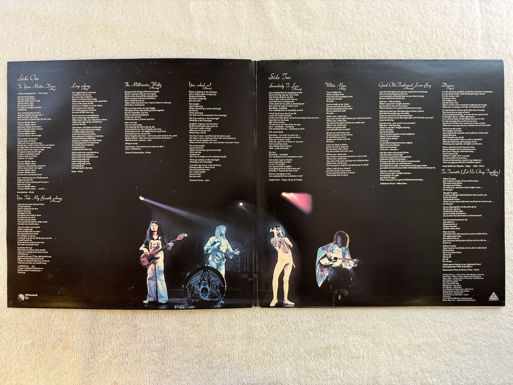 Omslagsbild för skivan QUEEN a day at the races LP ncb EMI 7C 066-98485