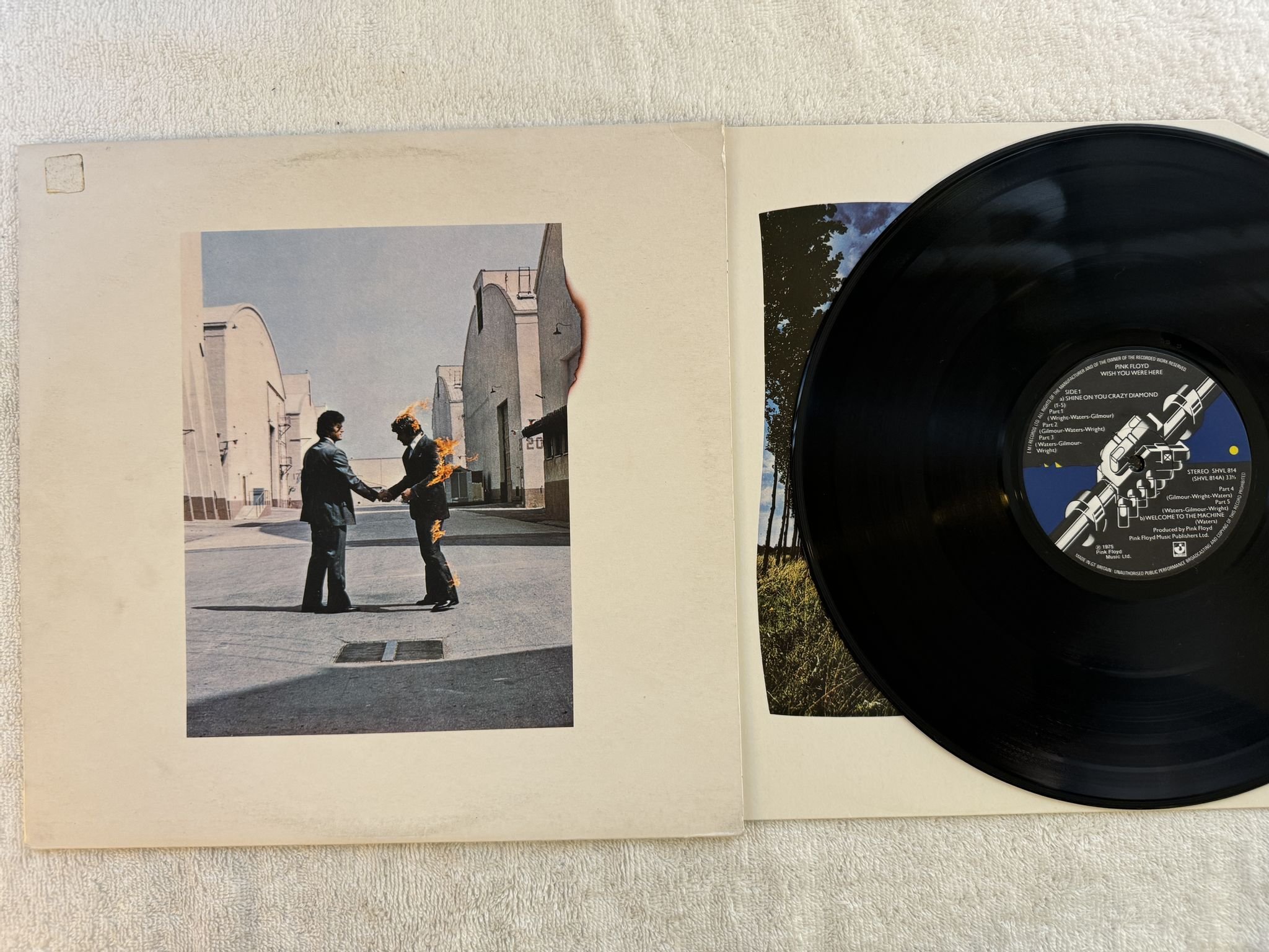 Omslagsbild för skivan THE PINK FLOYD wish you were here LP -75 UK HARVEST SHVL 814 ** w/ postcard **