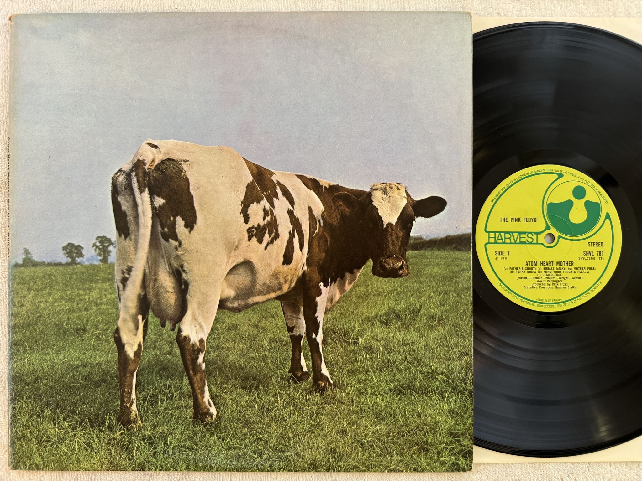 Omslagsbild för skivan THE PINK FLOYD atom hearted mother LP -70 UK HARVEST SHVL 781 *** 1st Ed ***