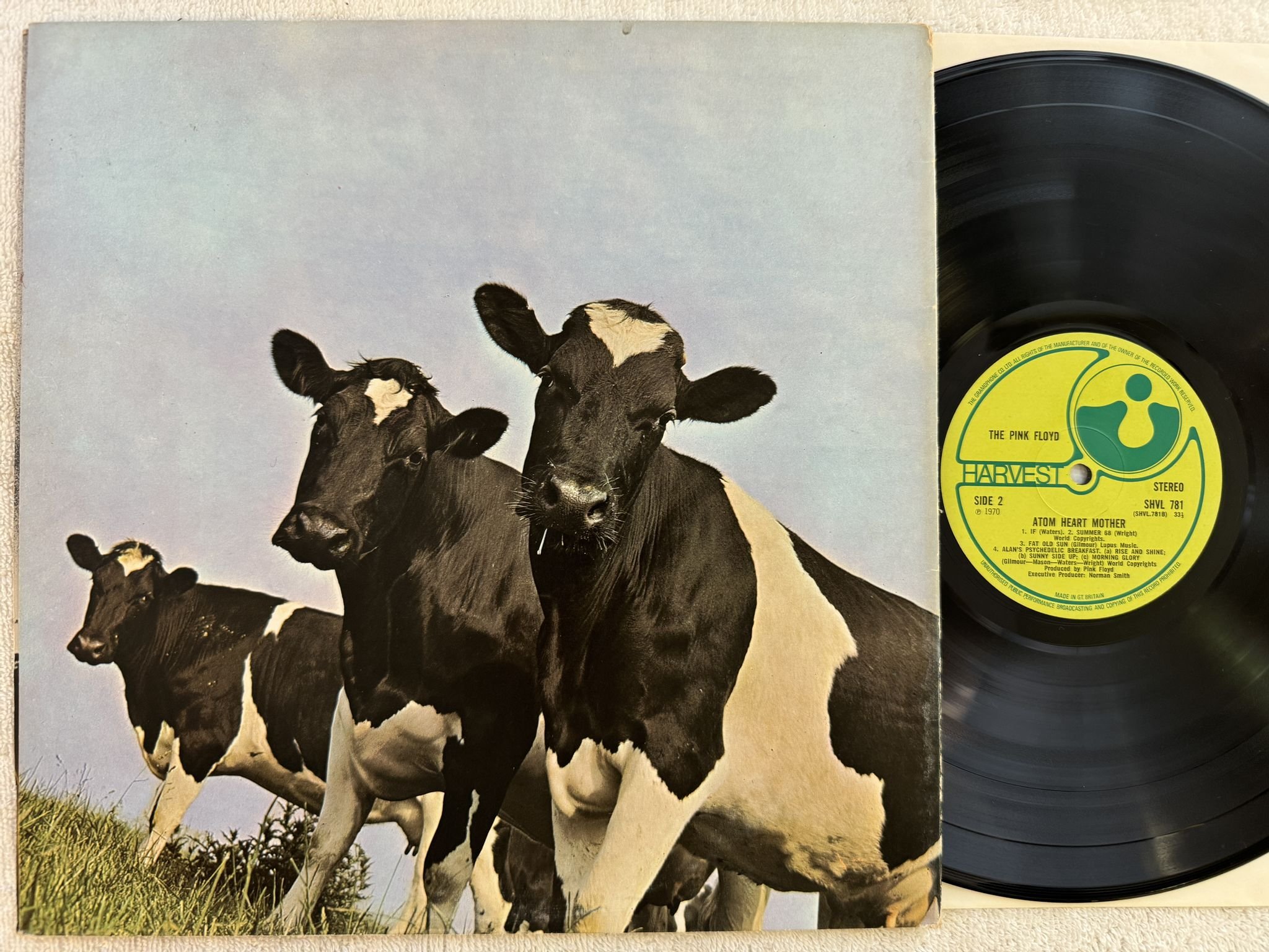 Omslagsbild för skivan THE PINK FLOYD atom hearted mother LP -70 UK HARVEST SHVL 781 *** 1st Ed ***