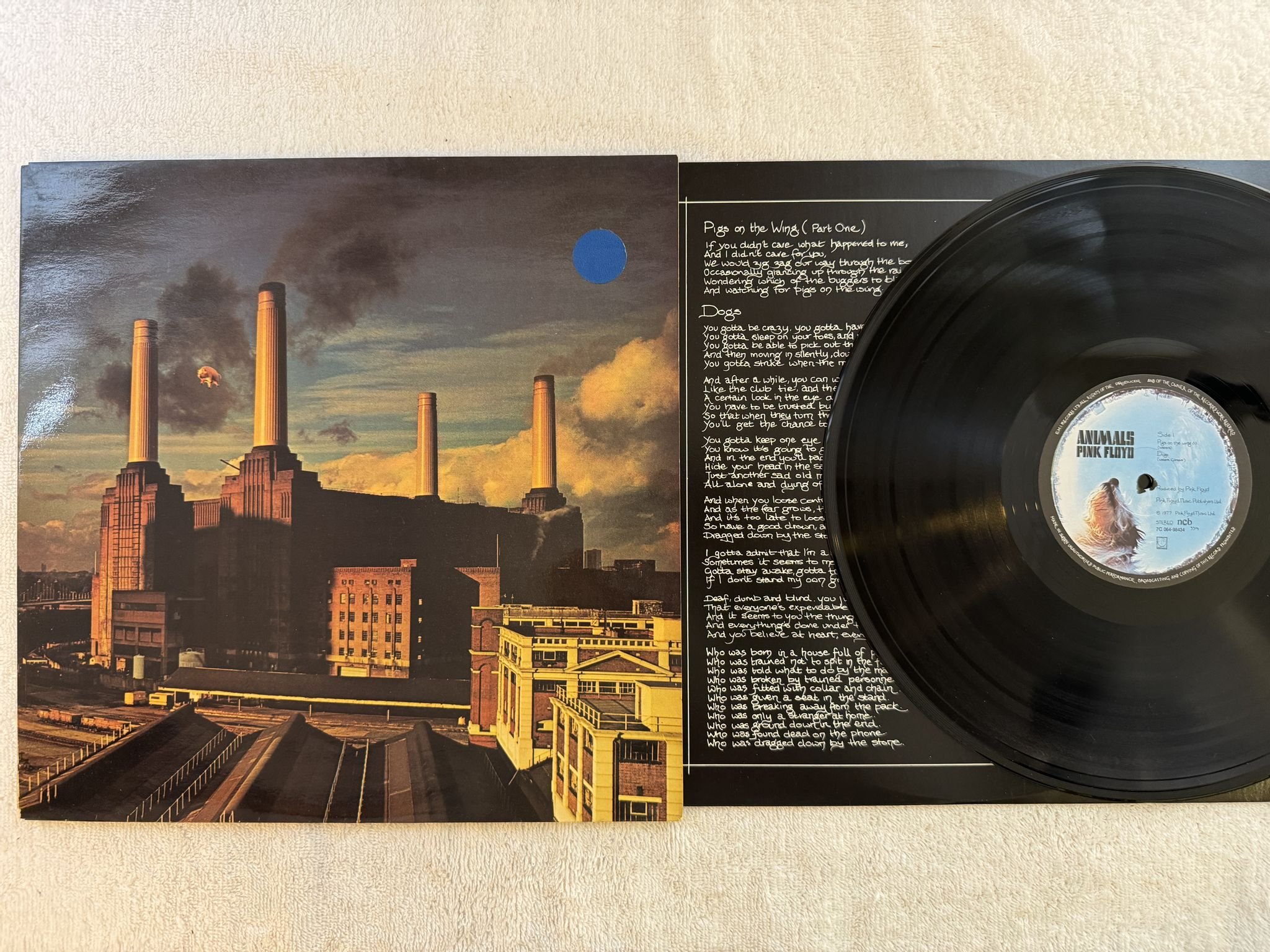 Omslagsbild för skivan THE PINK FLOYD animals LP -77 ncb HARVEST 7c 064-98434