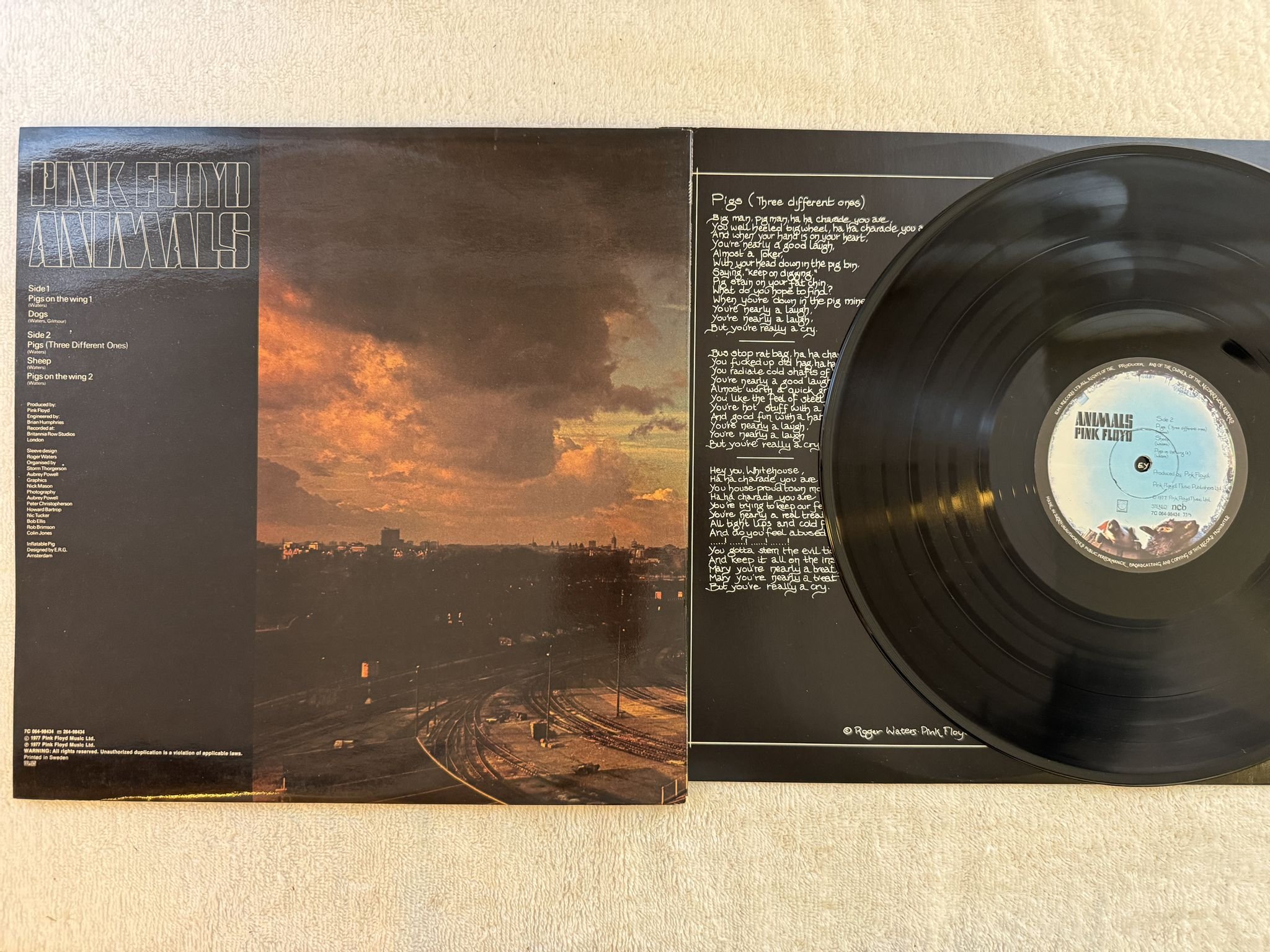 Omslagsbild för skivan THE PINK FLOYD animals LP -77 ncb HARVEST 7c 064-98434