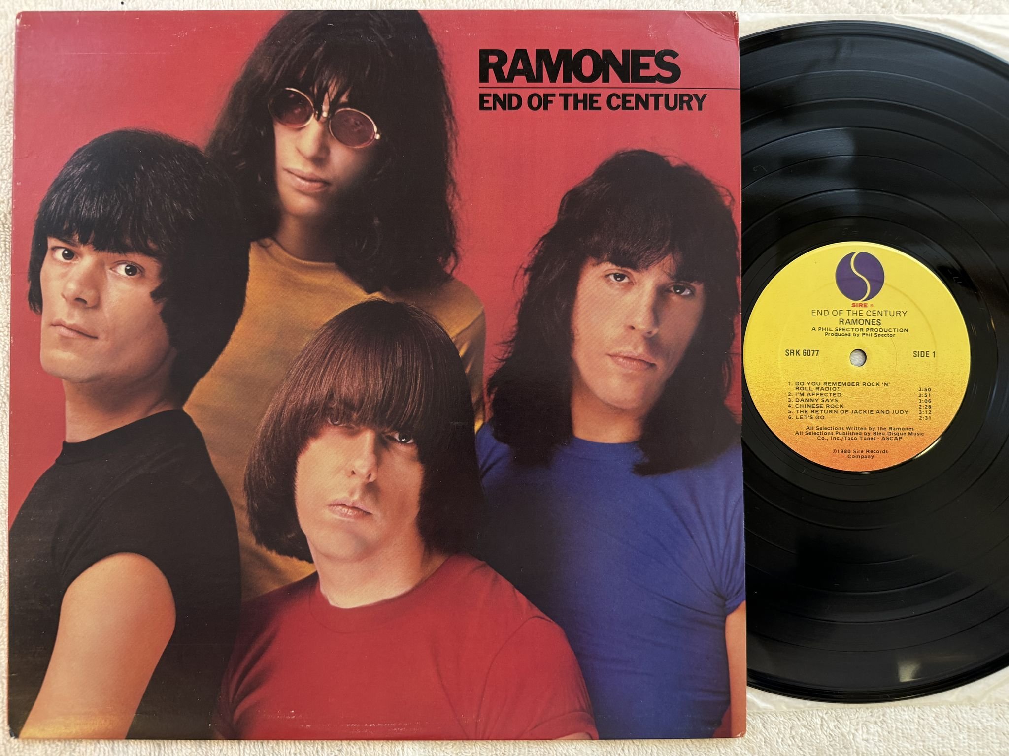 Omslagsbild för skivan RAMONES end of the century LP -80 US SIRE SRK 6077