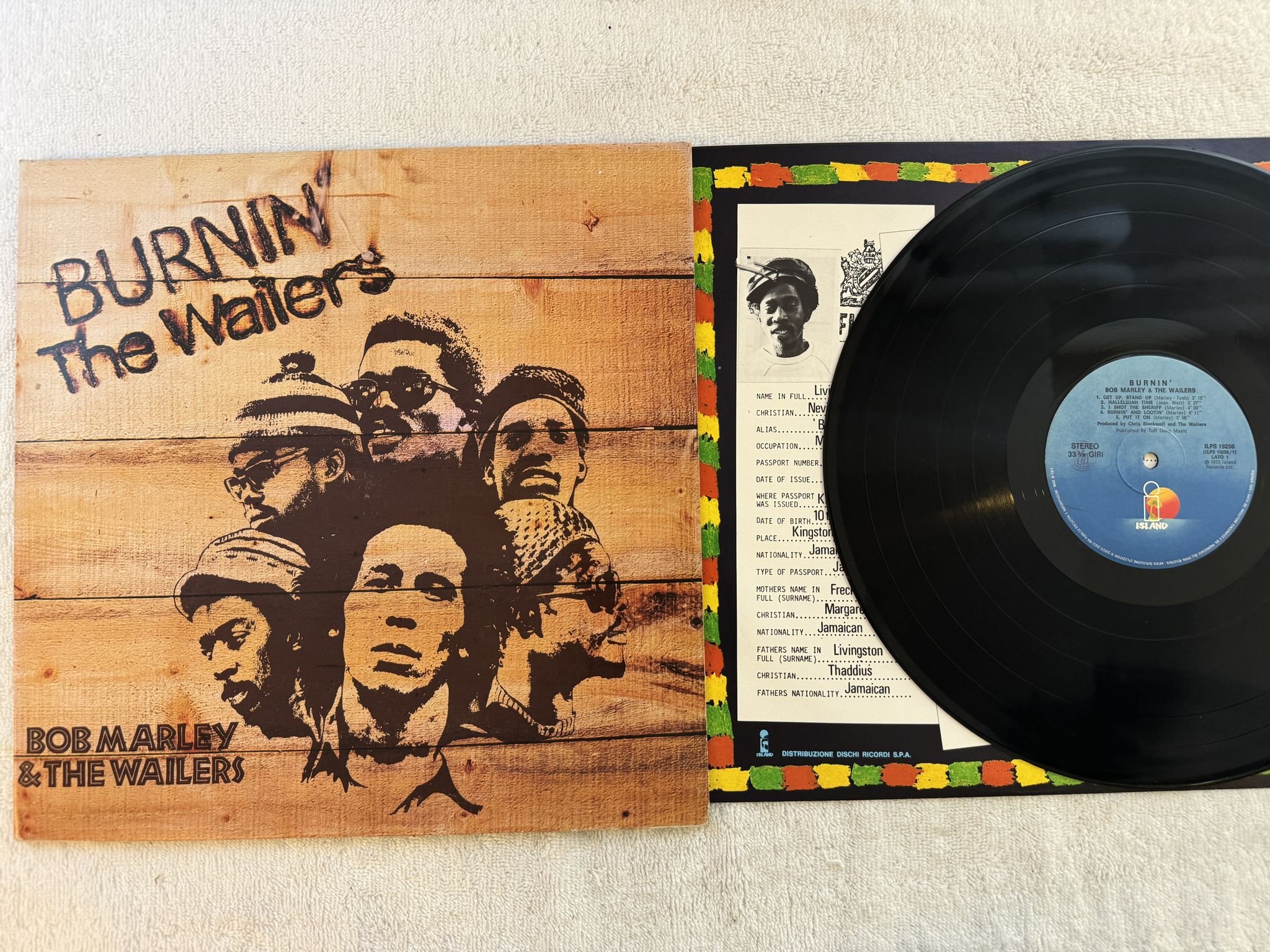 Omslagsbild för skivan BOB MARLEY & THE WAILERS burnin' LP Italy ISLAND ILPS 19256