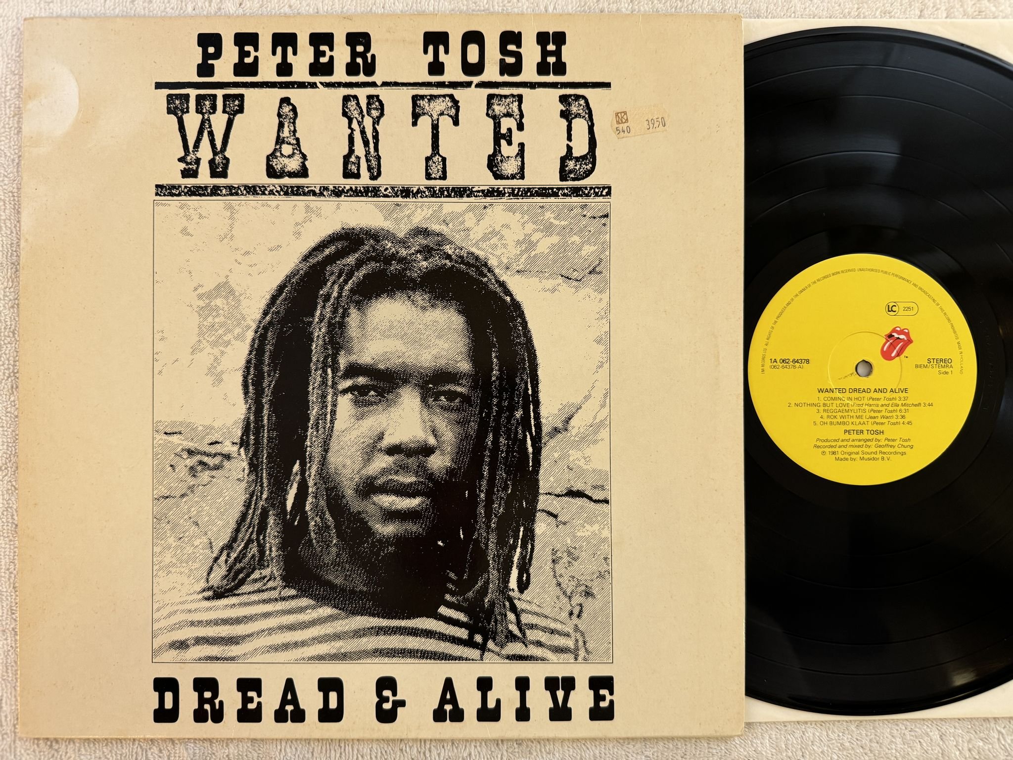 Omslagsbild för skivan PETER TOSH wanted dread or alive LP -81 Hol ROLLING 1A 062-64378