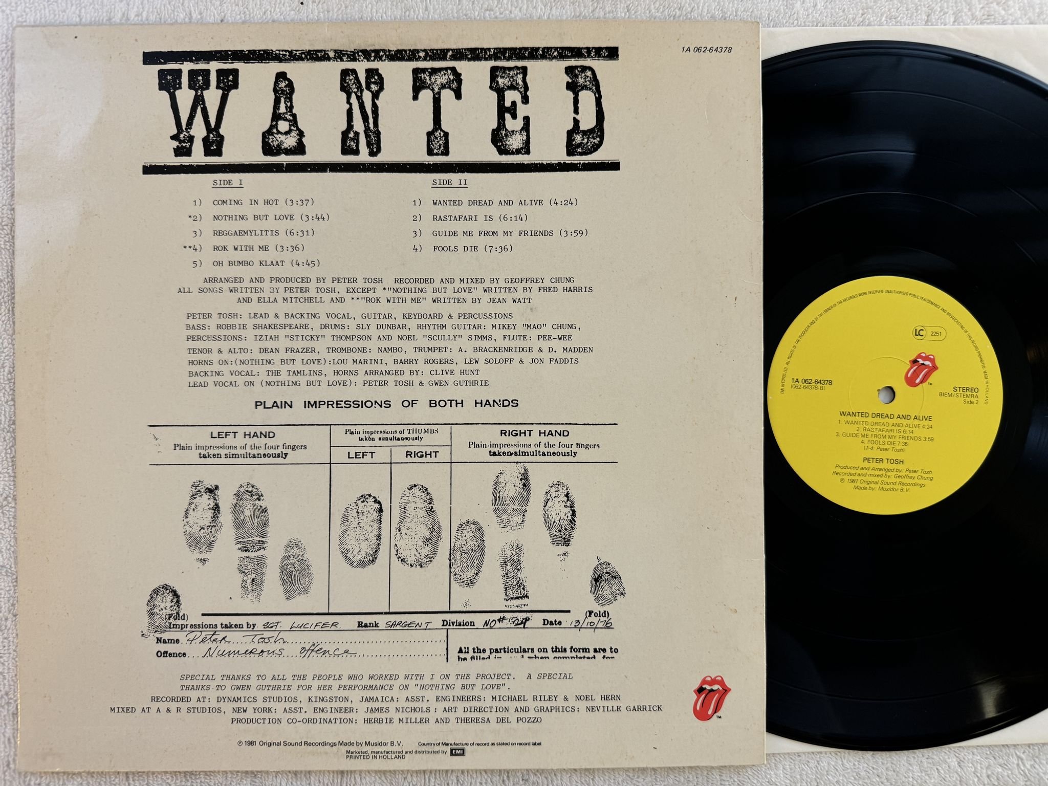 Omslagsbild för skivan PETER TOSH wanted dread or alive LP -81 Hol ROLLING 1A 062-64378