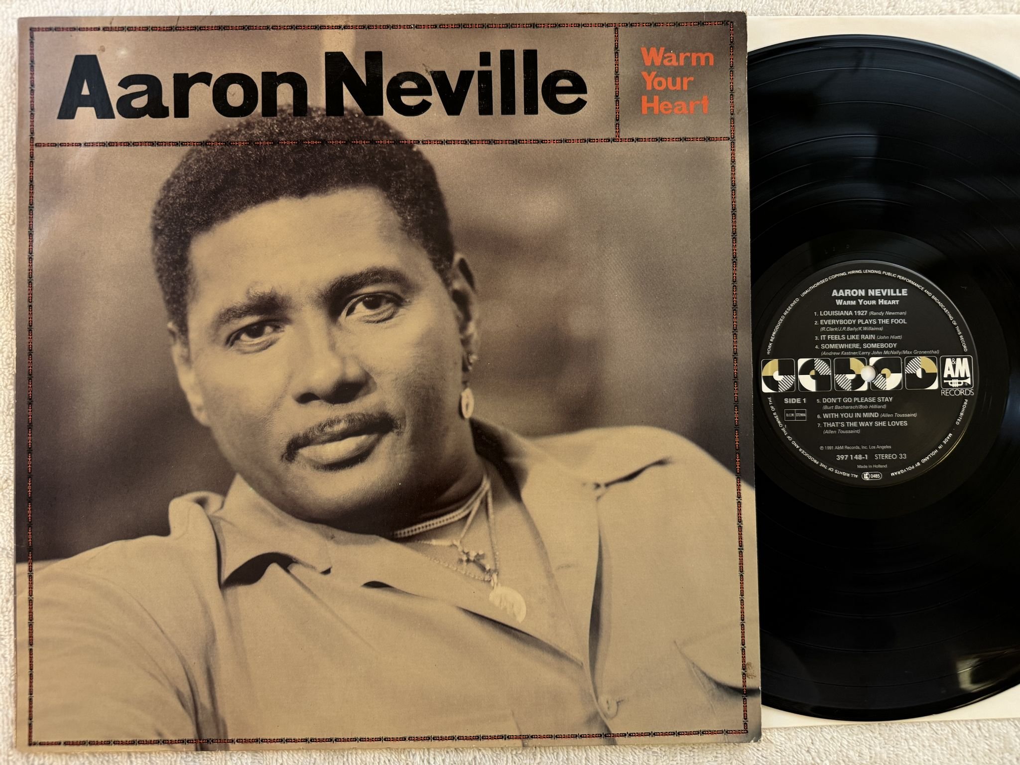 Omslagsbild för skivan AARON NEVILLE warm your heart LP -91 Hol A&M 397148-1 *** Audiophile ***