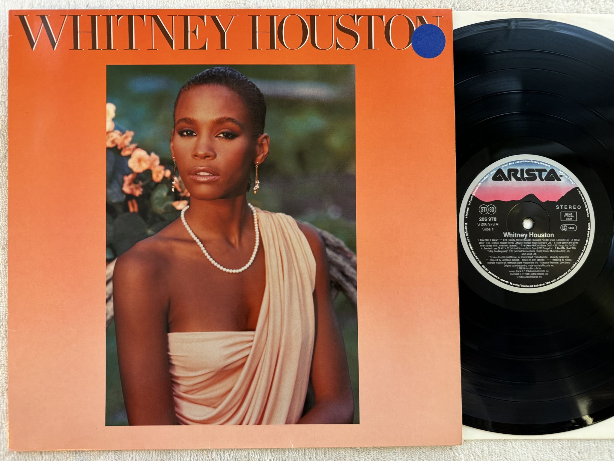 Omslagsbild för skivan WHITNEY HOUSTON s/t LP -85 Hol ARISTA 206978