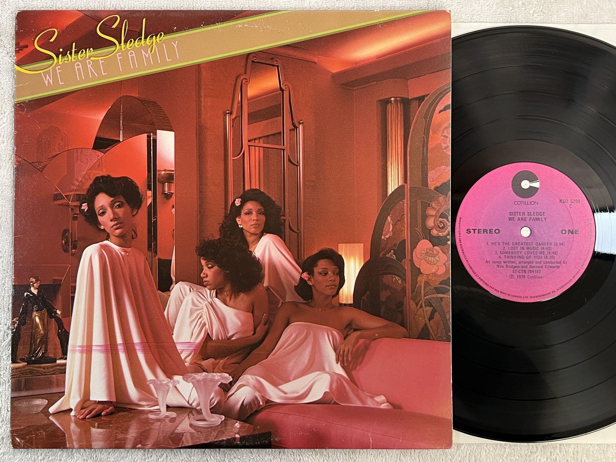Omslagsbild för skivan SISTER SLEDGE we are family LP -79 Can COTILLION KSD 5209 ** DISCO CLASSIC **