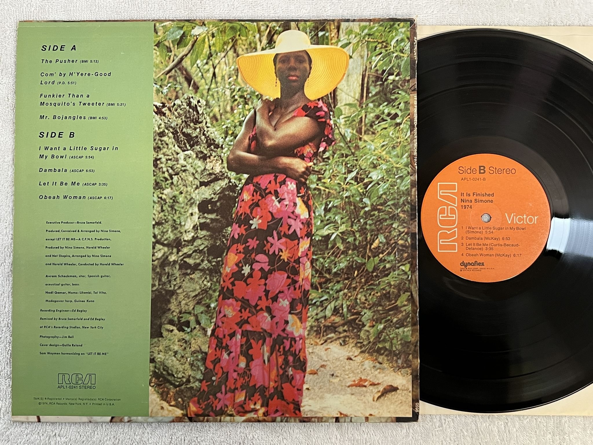 Omslagsbild för skivan NINA SIMONE it is finished LP -74 US RCA APL1-0241