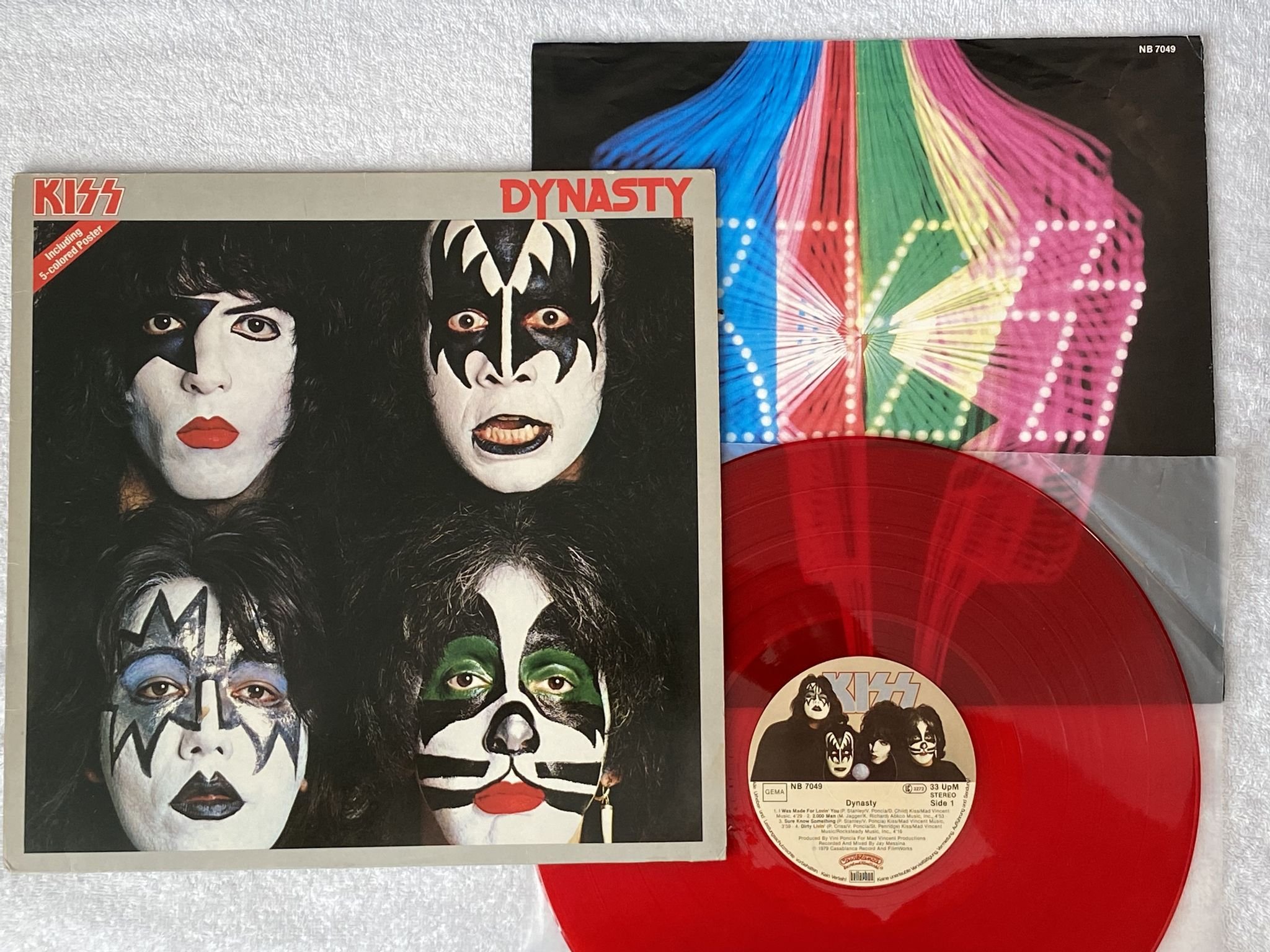 Omslagsbild för skivan KISS dynasty LP -79 Ger NB 7049 *** RED VINYL + POSTER ***