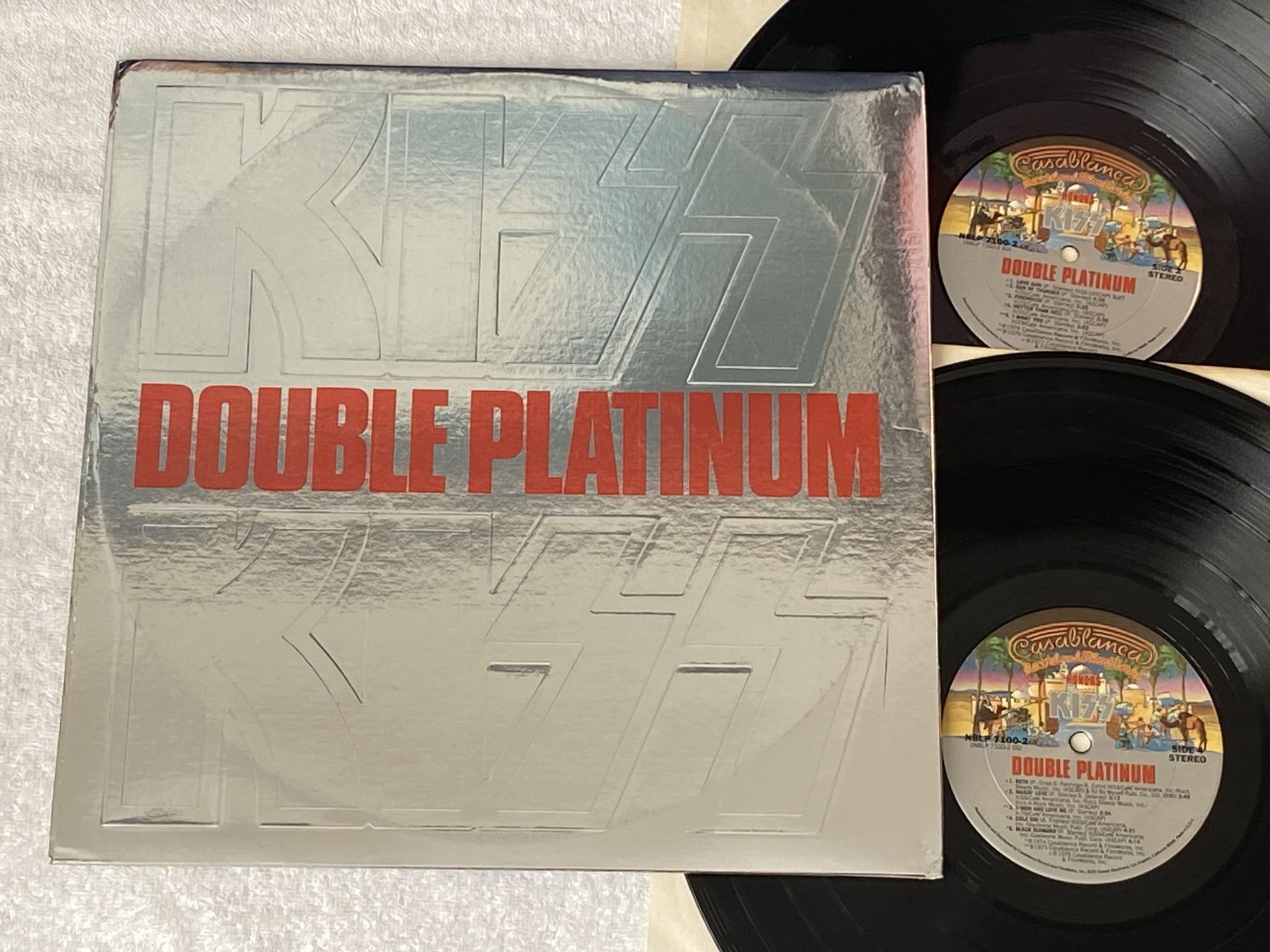 Omslagsbild för skivan KISS Double Platinum 2xLP -78 US CASABLANCA NBLP 7100-2 *** w/ all inserts ***