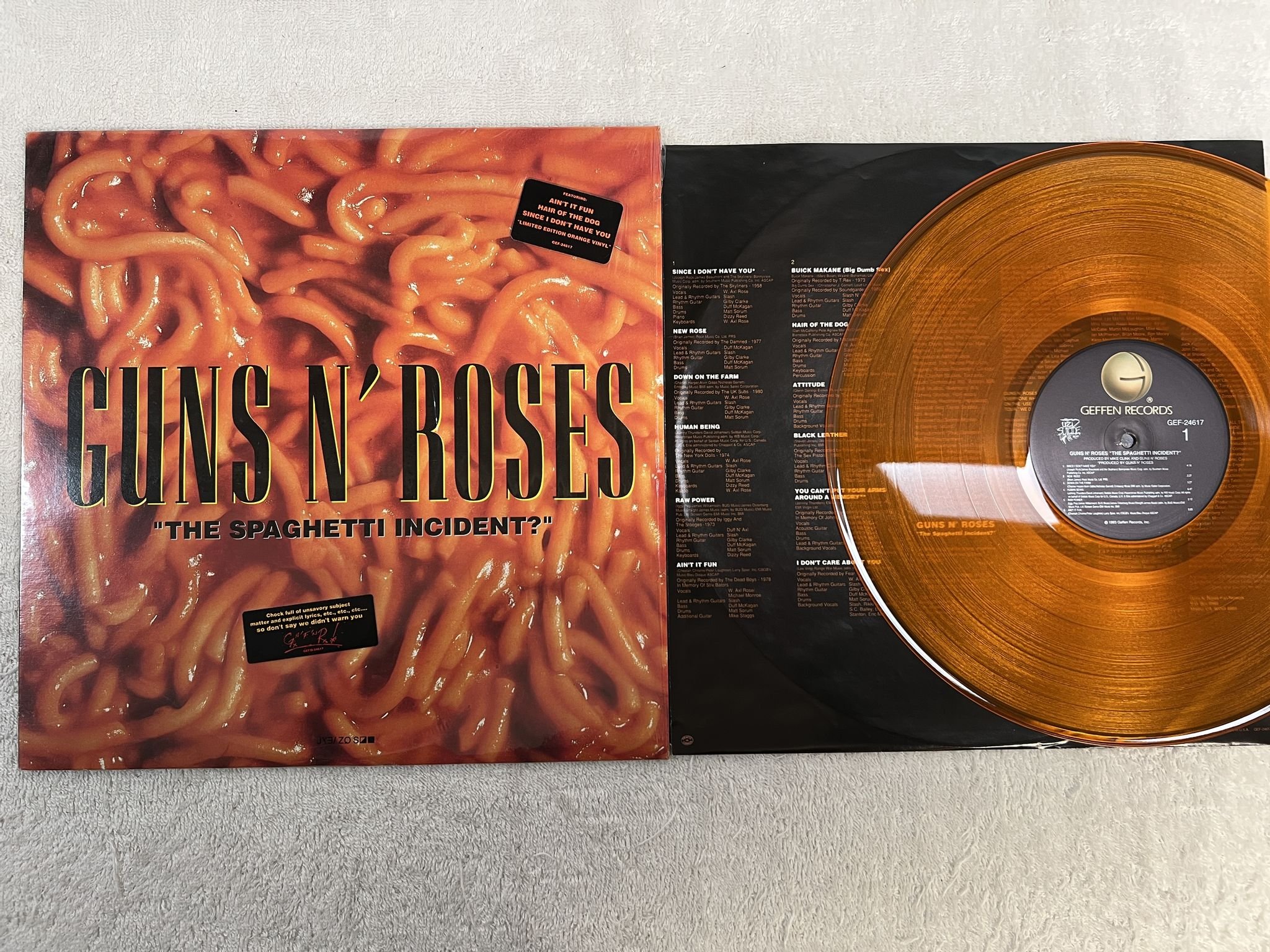 Omslagsbild för skivan GUNS N' ROSES The Spaghetti Incident LP -93 US GEFFEN GEF 24617 ** R A R E **