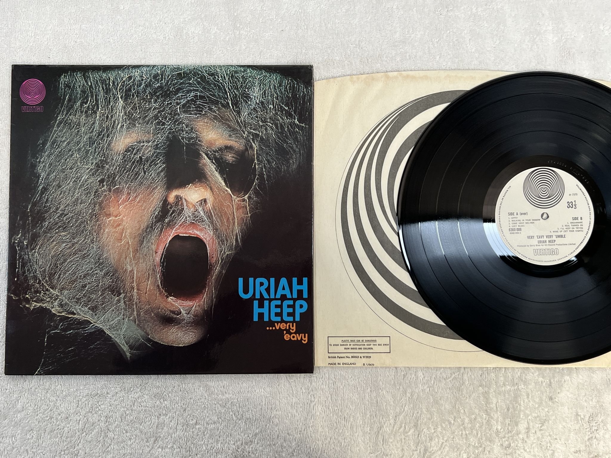 Omslagsbild för skivan URIAH HEEP very 'eavy very 'umble LP -70 UK VERTIGO 6360 006 *** HARD PROG ***