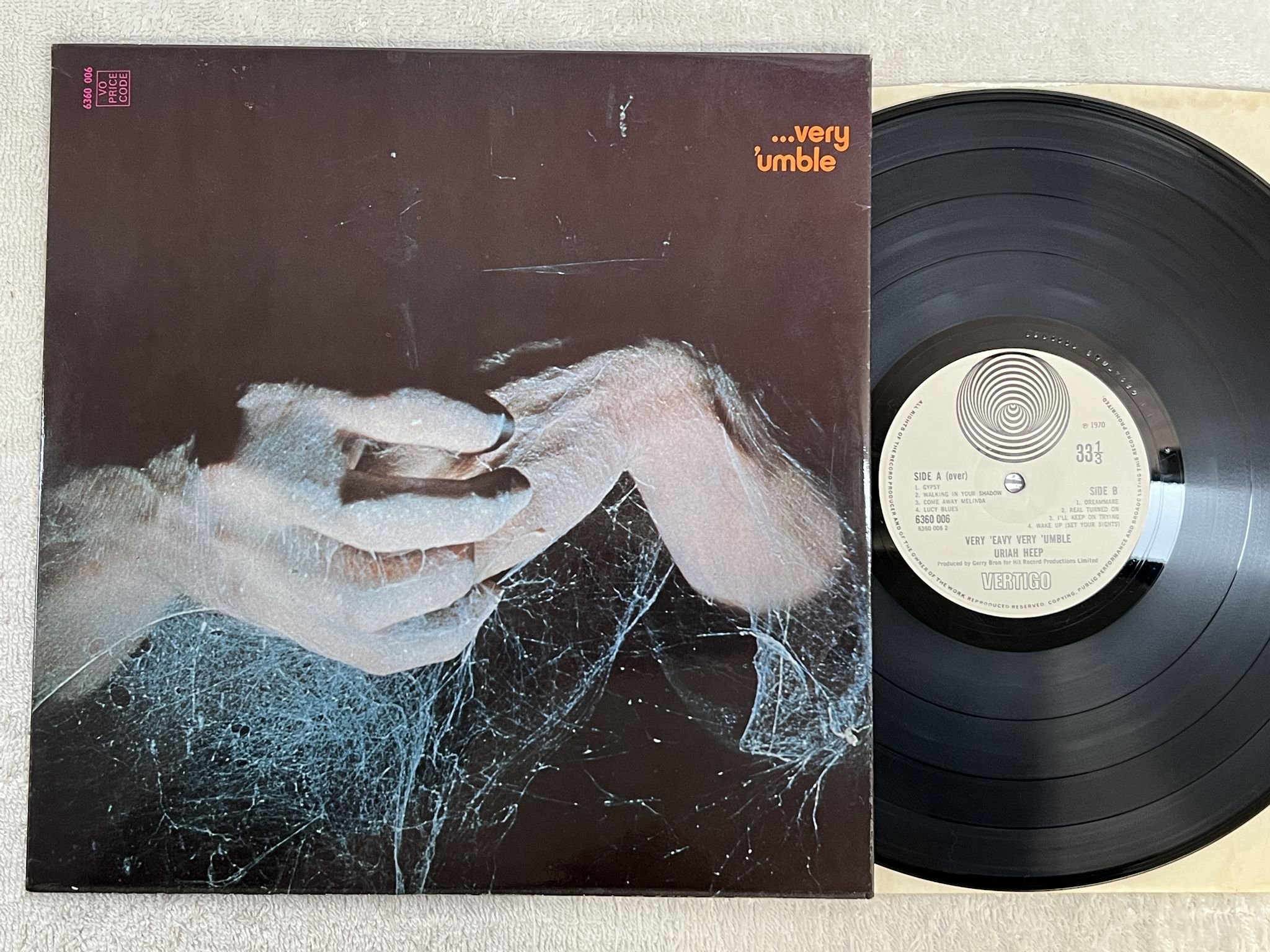 Omslagsbild för skivan URIAH HEEP very 'eavy very 'umble LP -70 UK VERTIGO 6360 006 *** HARD PROG ***