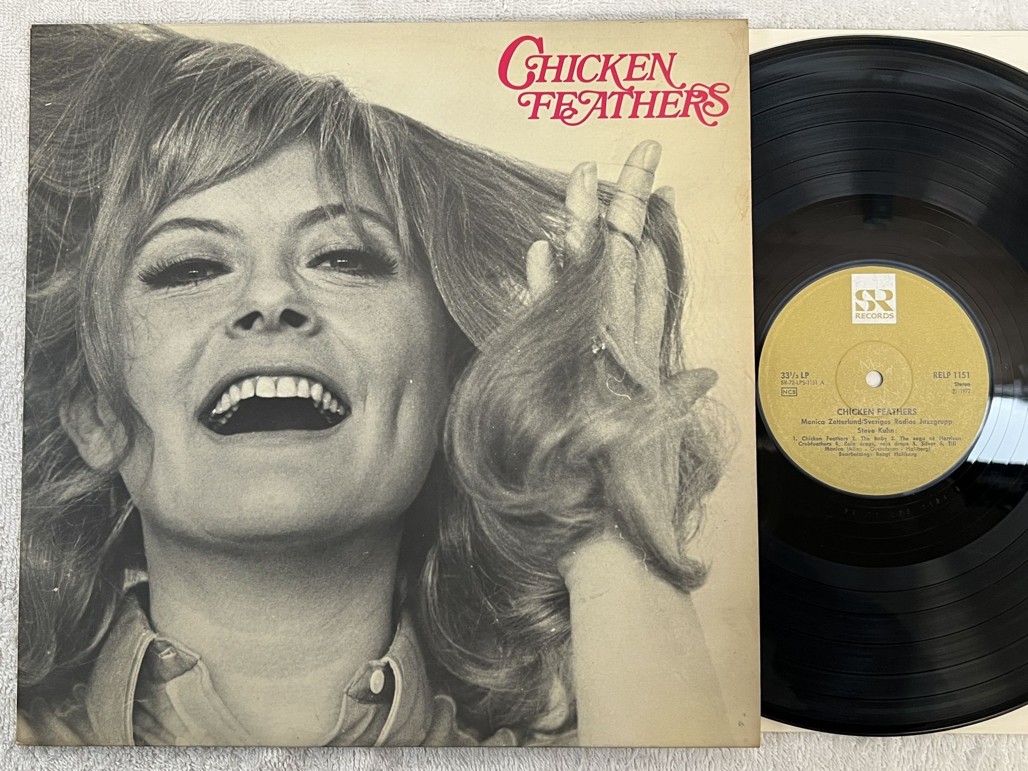 Omslagsbild för skivan MONICA ZETTERLUND chicken feathers LP -72 Swe SR RELP1151