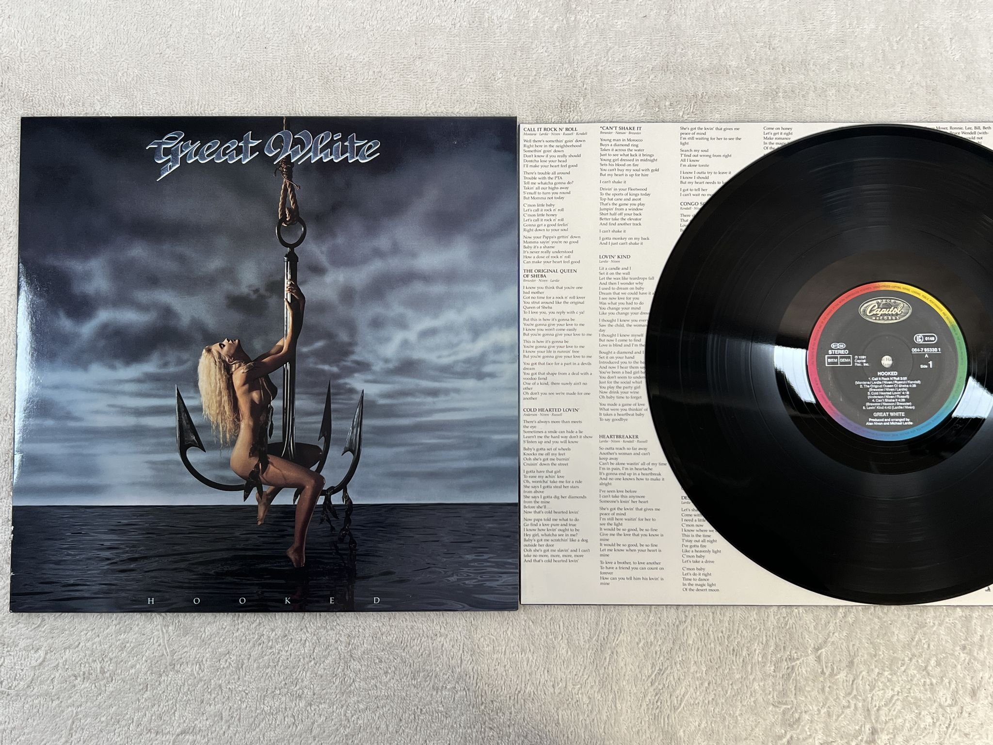 Omslagsbild för skivan GREAT WHITE hooked LP -91 CAPITOL 064-7 95330 1