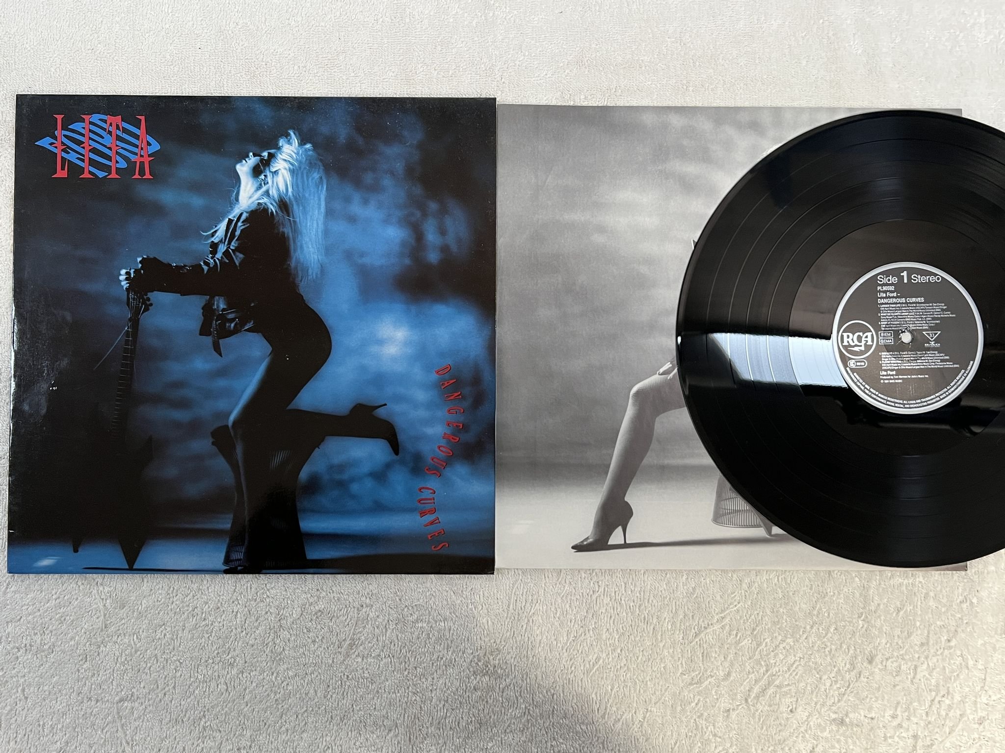 Omslagsbild för skivan HELLOWEEN Pink Bubbles Go Ape LP -91 UK EMI EMC 3588