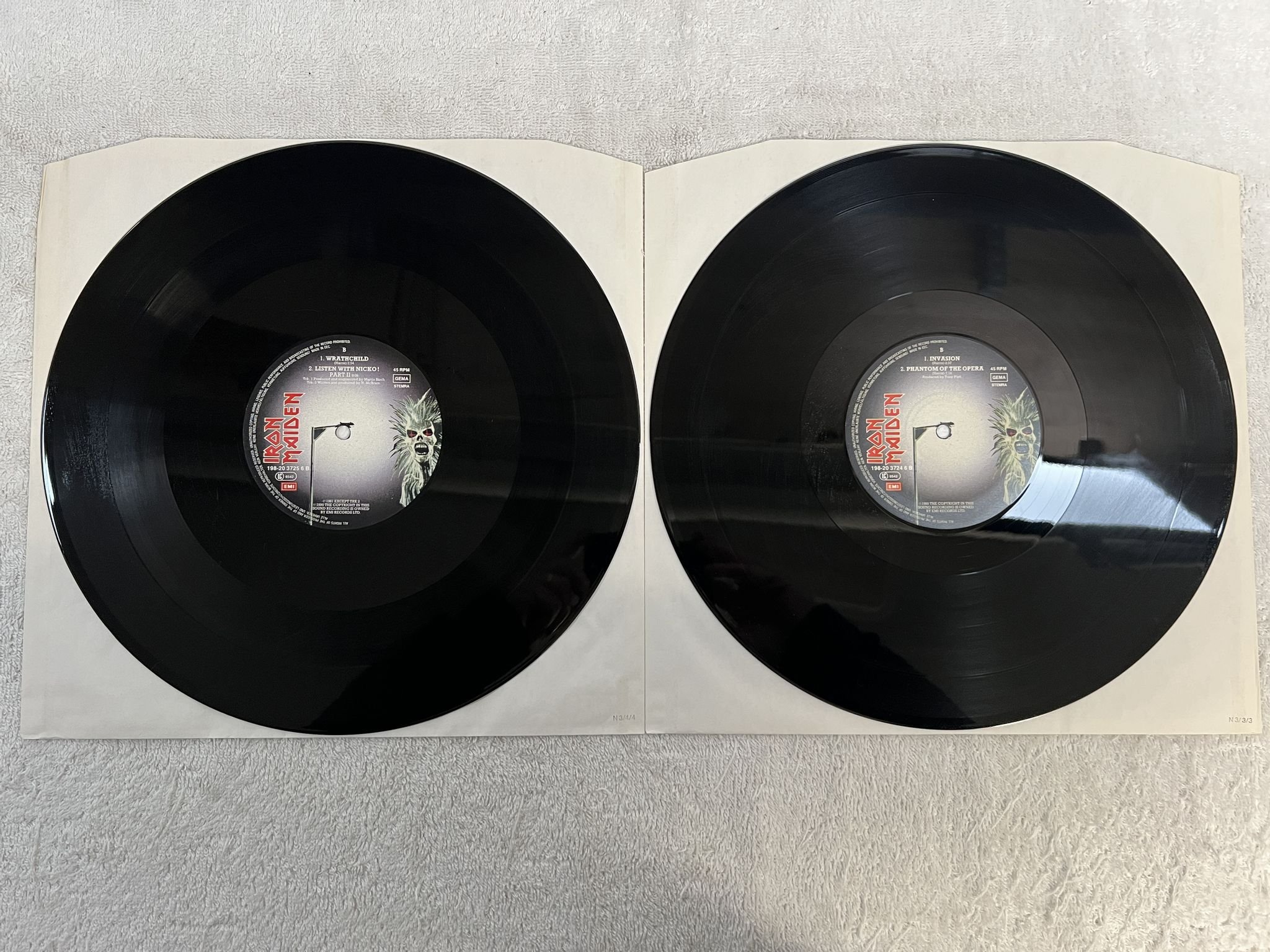 Omslagsbild för skivan IRON MAIDEN Women In Uniform · Twilight Zone 2x12"Single -90 EMI 198 2037236