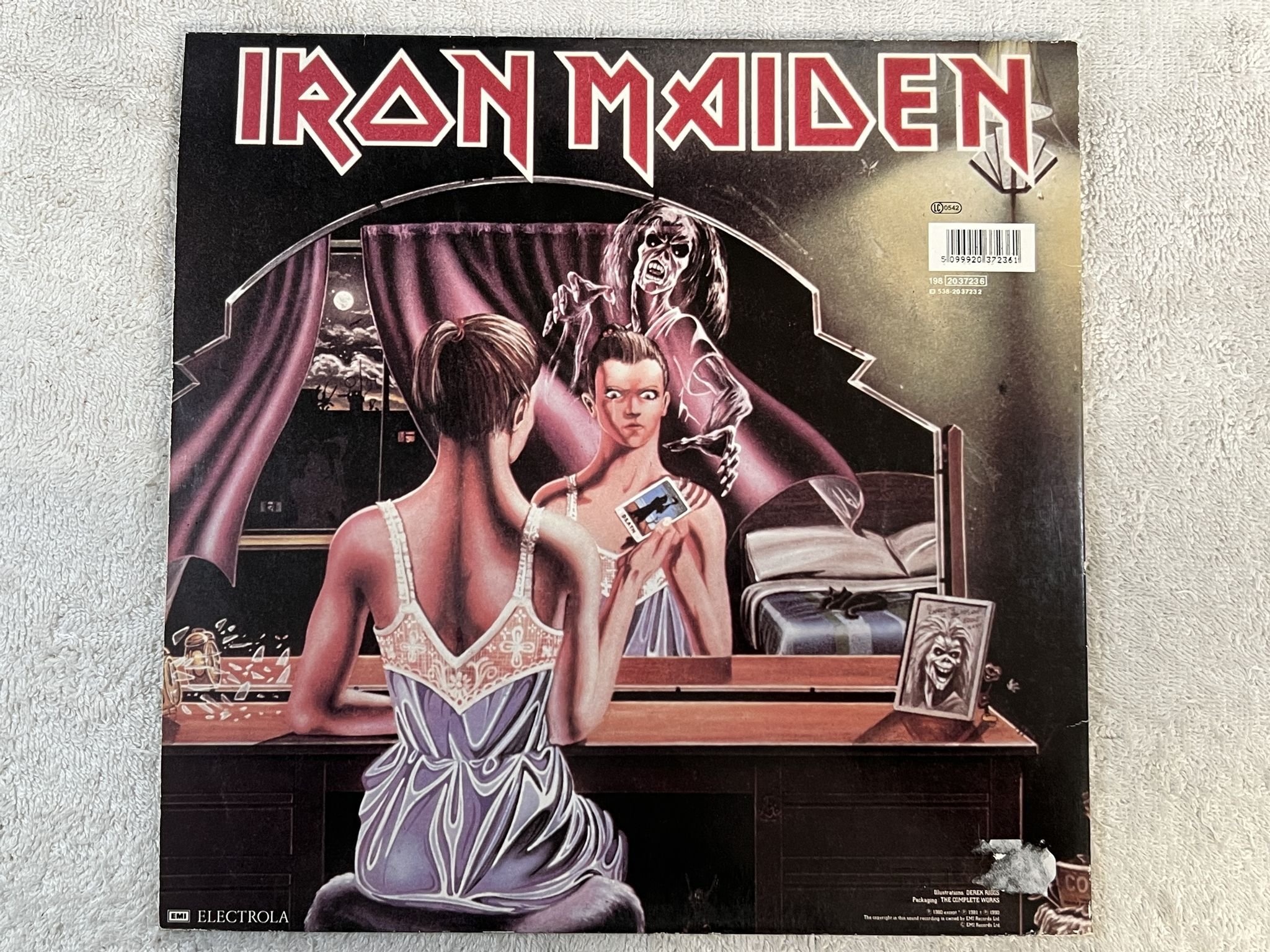 Omslagsbild för skivan IRON MAIDEN Women In Uniform · Twilight Zone 2x12"Single -90 EMI 198 2037236