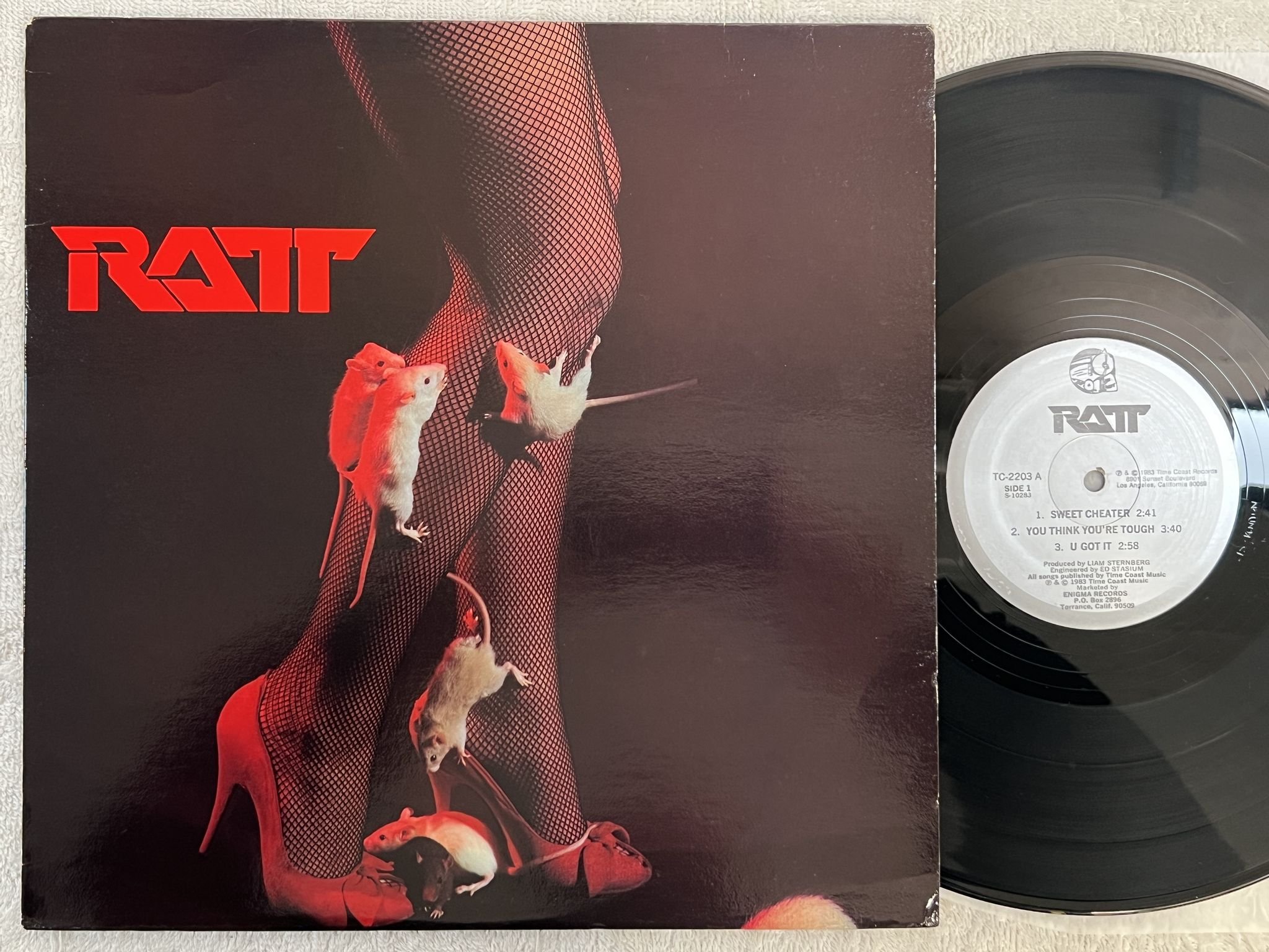Omslagsbild för skivan RATT s/t LP -83 US TIME COAST TC-2203 *** Silver label ***