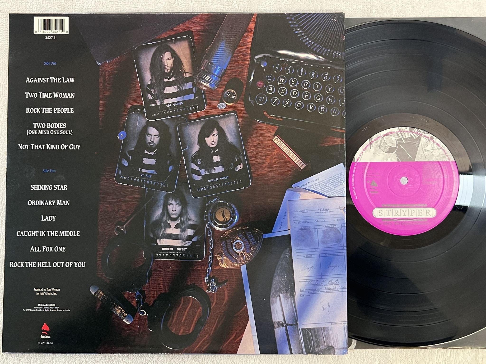 Omslagsbild för skivan STRYPER Against The Law LP -90 Hol ENIGMA 3527-1