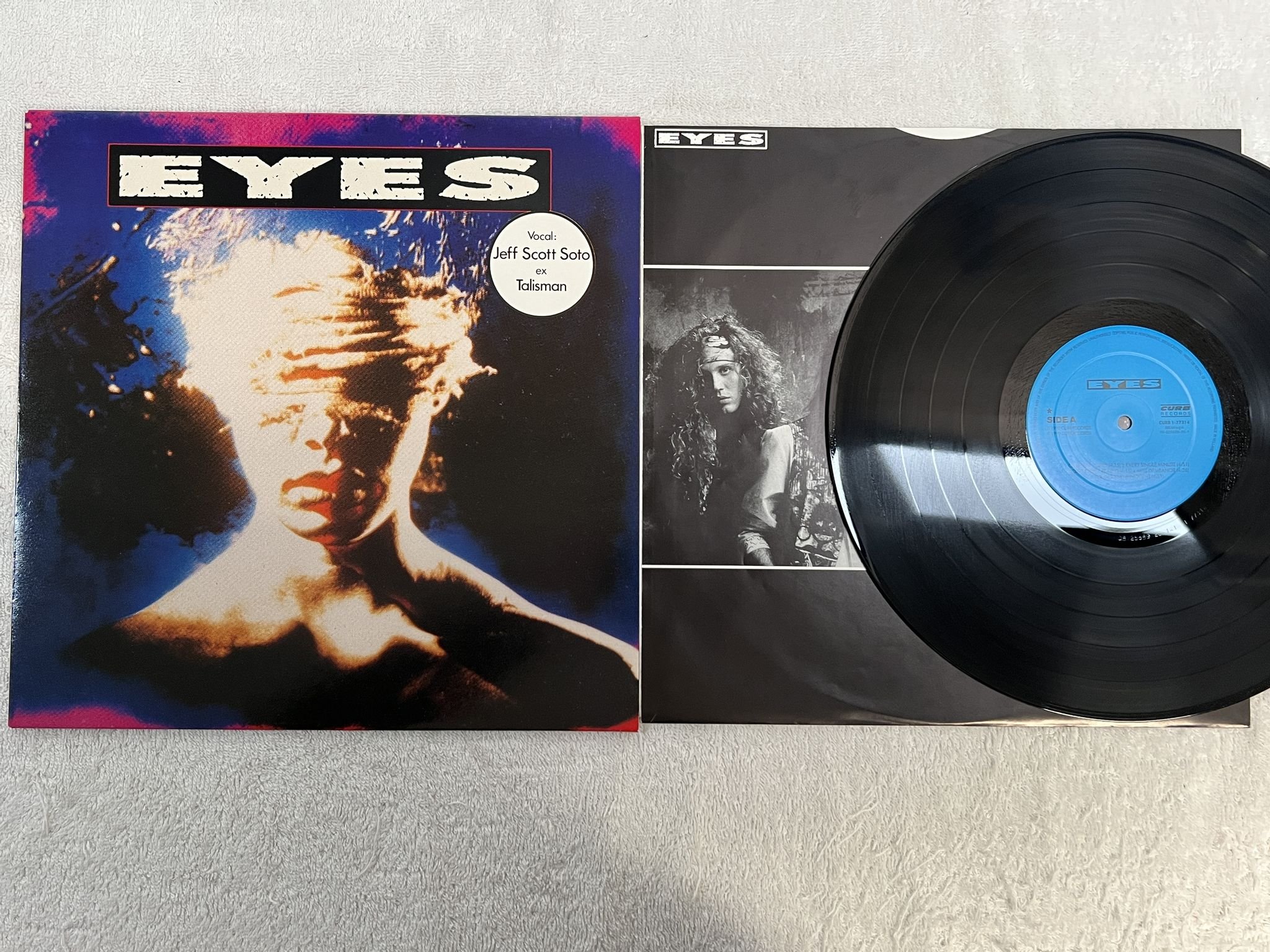 Omslagsbild för skivan EYES s/t LP -90 CURB D1-77314 *** HARD ROCK ***
