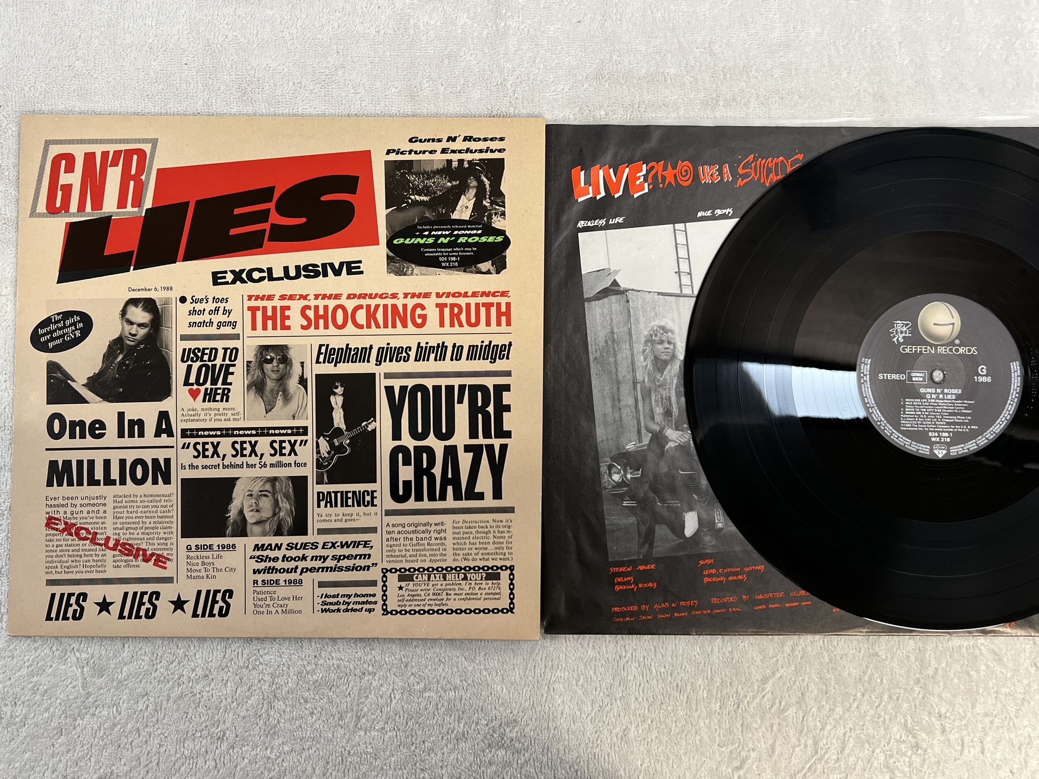 Omslagsbild för skivan GUNS N' ROSES lies LP -88 Ger GEFFEN 924 198-1 ** UNCENCORED INNER SLEEVE **