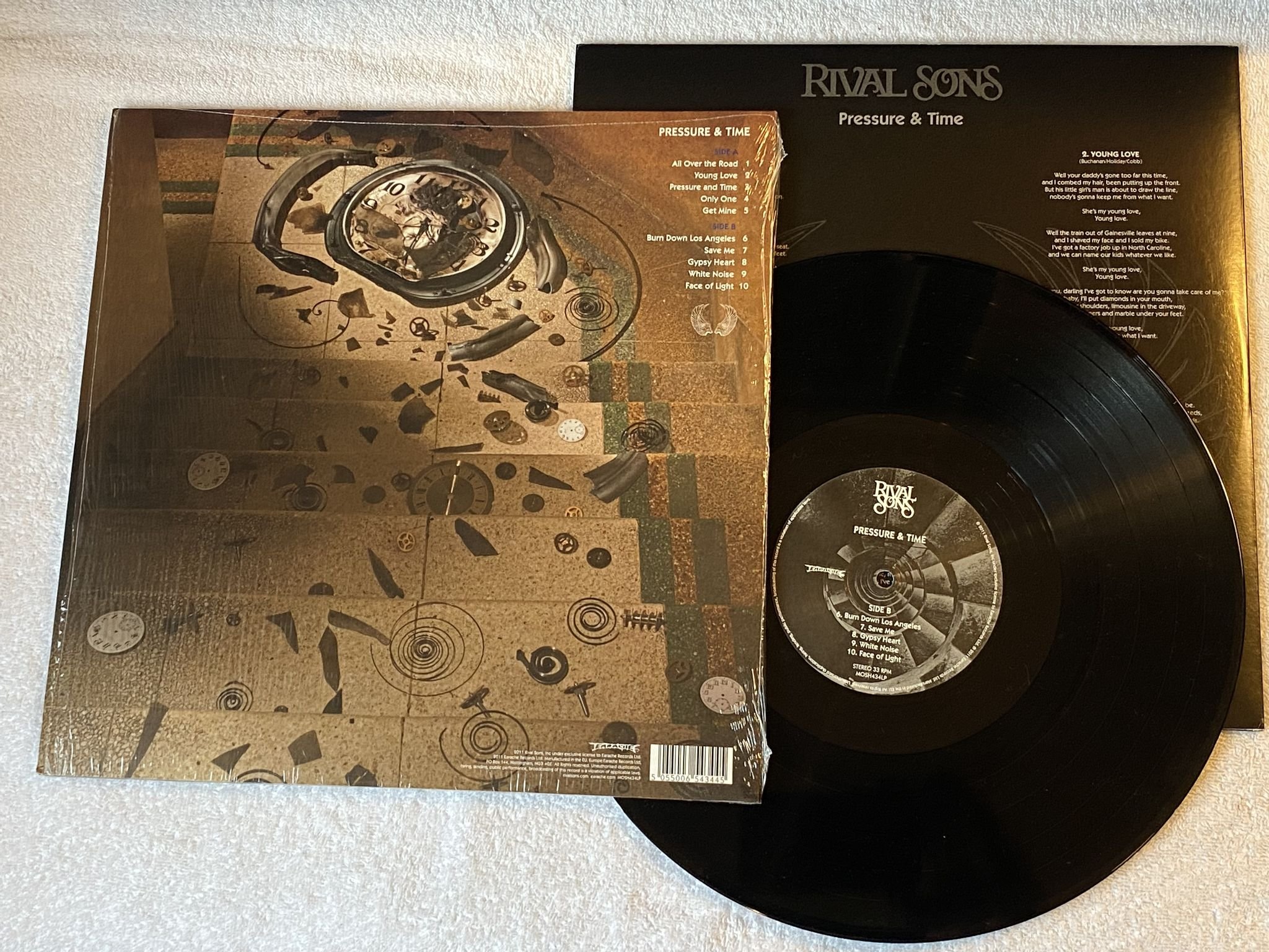 Omslagsbild för skivan RIVAL SONS Pressure & Time LP 2011 EARACHE MOSH434LP