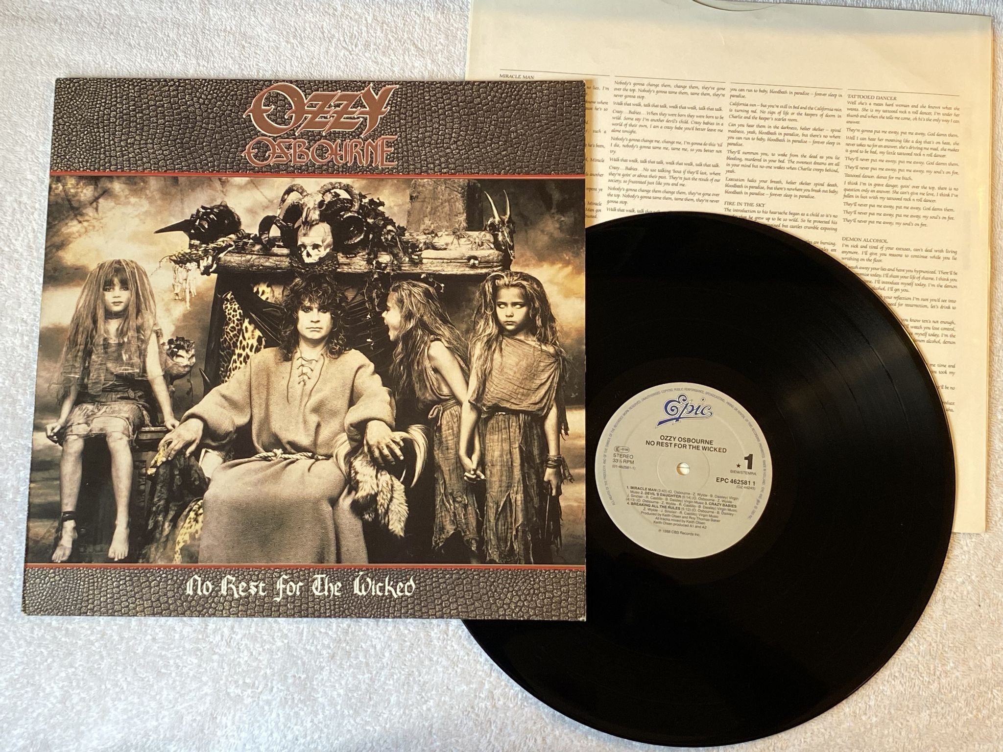Omslagsbild för skivan OZZY OSBOURNE no rest for the wicked LP -88 Hol EPIC EPC 462581 1