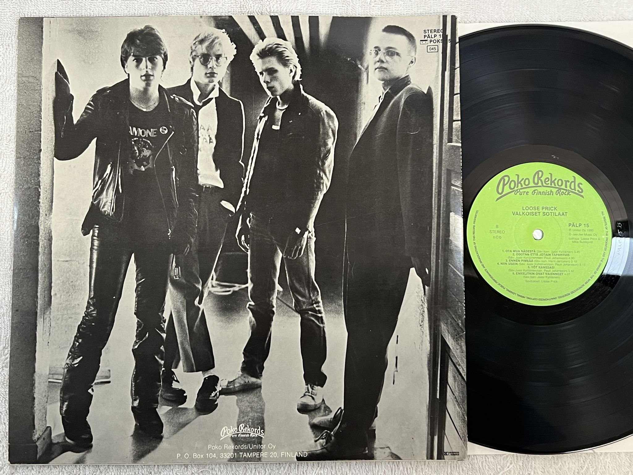 Omslagsbild för skivan LOOSE PRICK Valkoiset Sotilaat LP -80 Finland POKO PÄLP 15 *** RARE PUNK ***