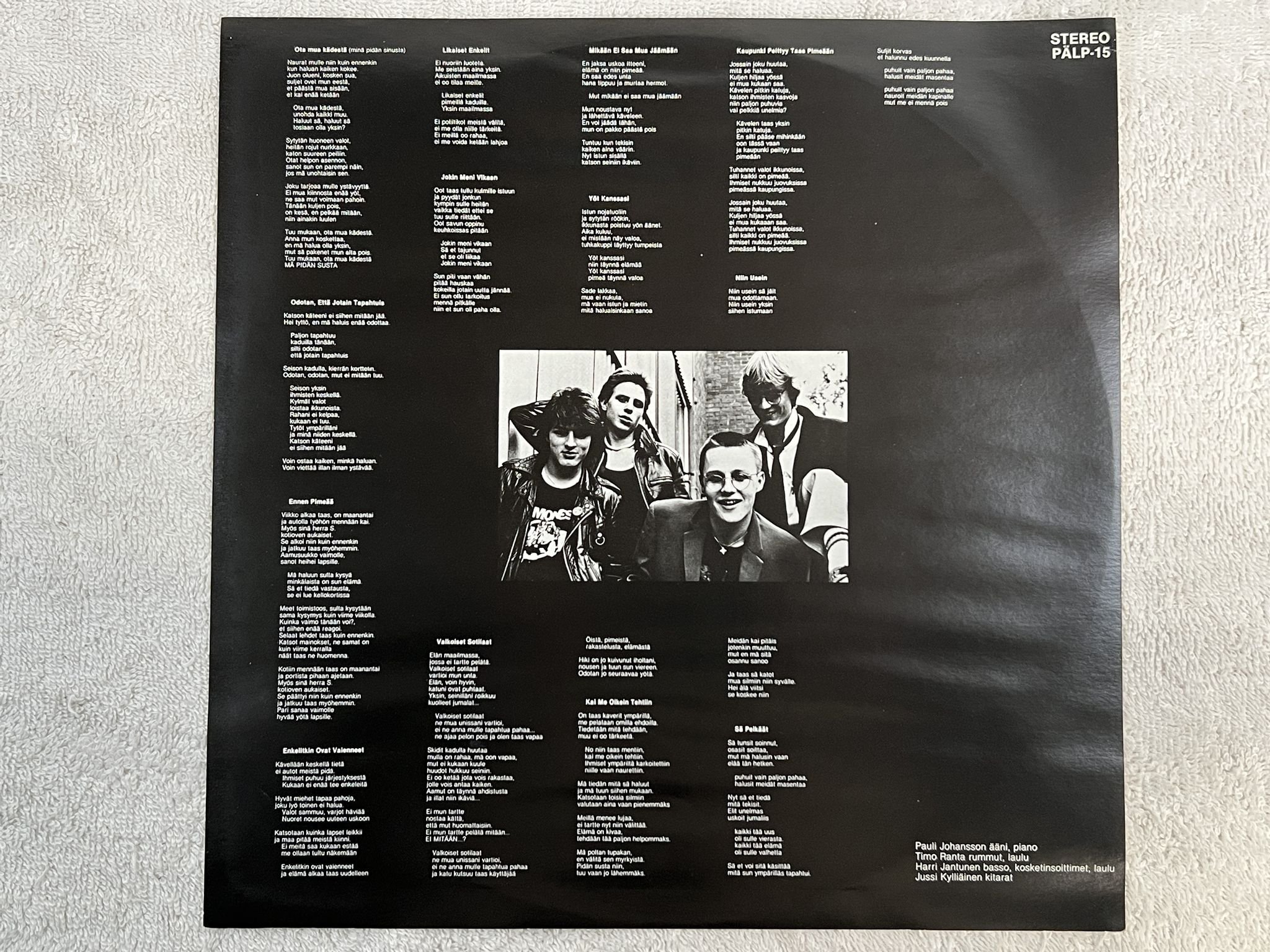 Omslagsbild för skivan LOOSE PRICK Valkoiset Sotilaat LP -80 Finland POKO PÄLP 15 *** RARE PUNK ***