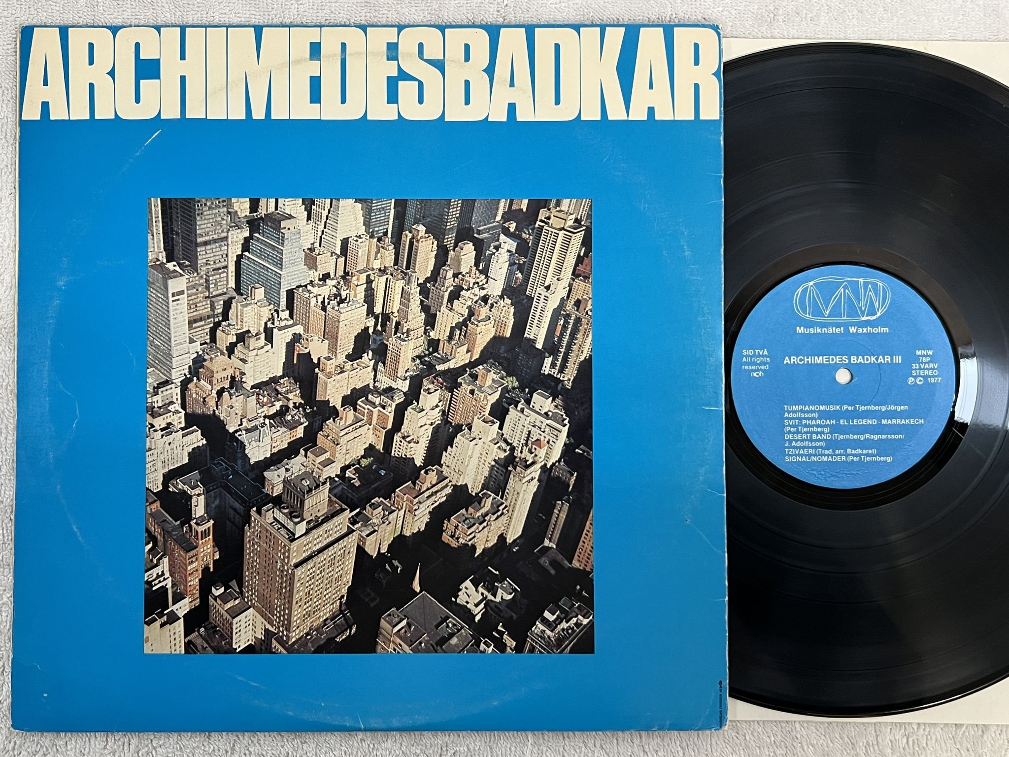 Omslagsbild för skivan ARCHIMEDES BADKAR tre LP -77 Swe MNW 78P *** world / prog ***
