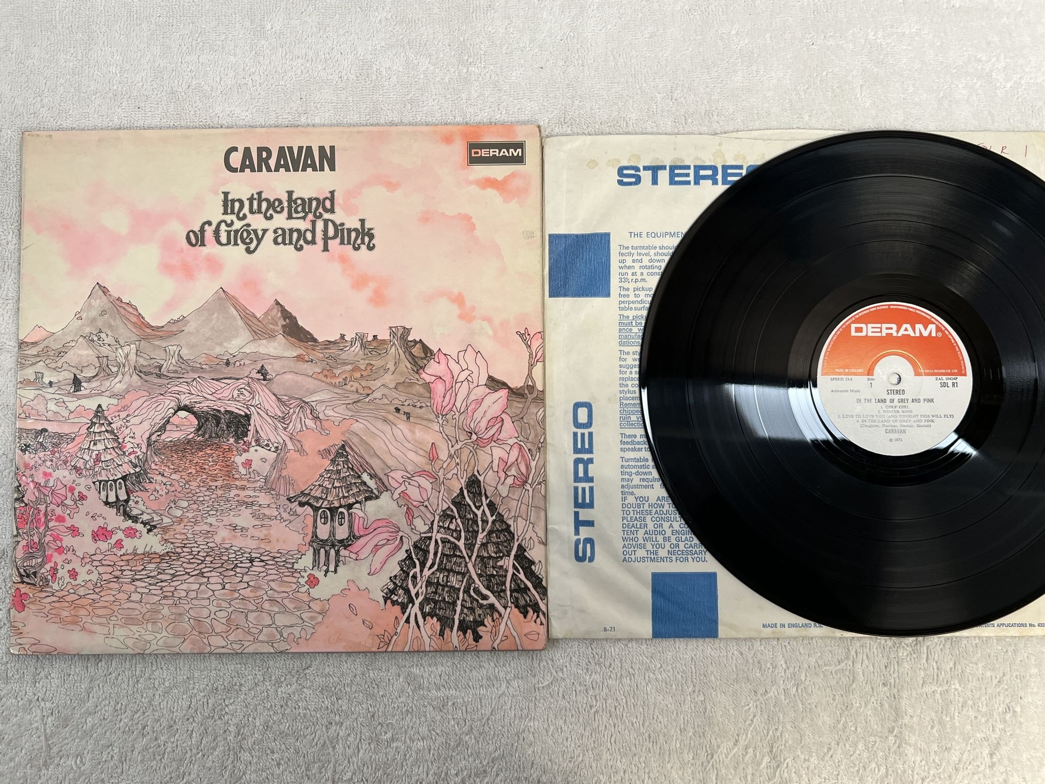 Omslagsbild för skivan CARAVAN In The Land Of Grey And Pink LP -72 UK DERAM SDL R1 ** SIGNED COVER **