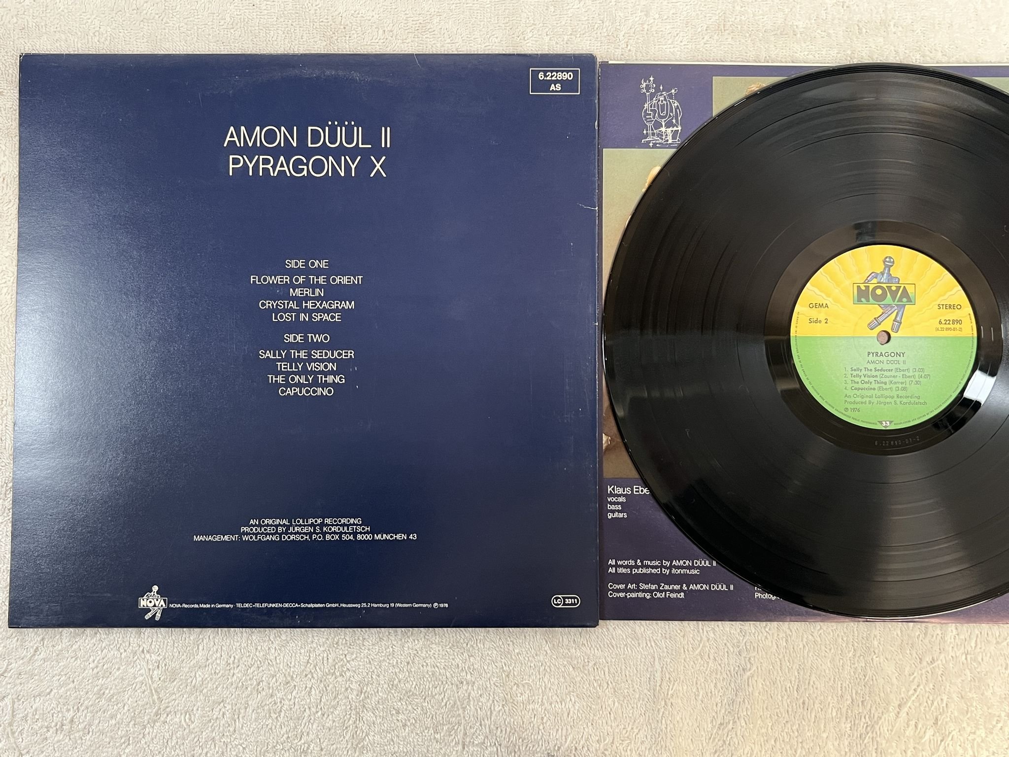 Omslagsbild för skivan AMON DÜÜL II pyragony LP -76 Ger NOVA 622890 *** KRAUT / w/ die cut cover ***