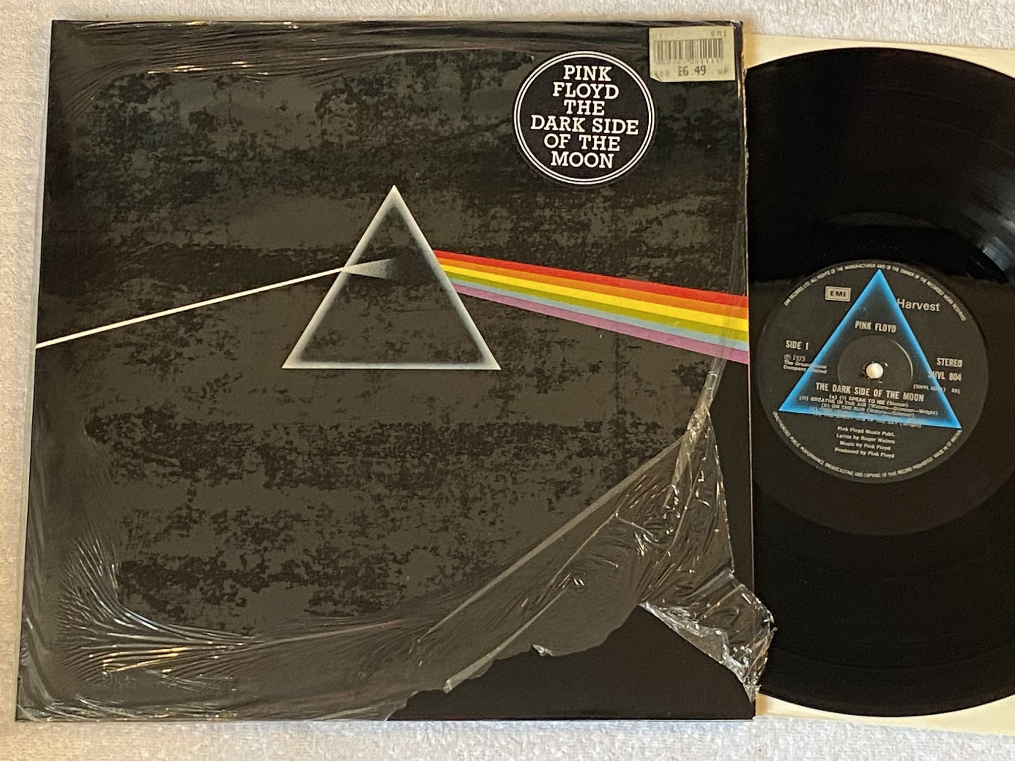 Omslagsbild för skivan PINK FLOYD the dark side of the moon LP re -73/89 UK HARVEST SHVL 804