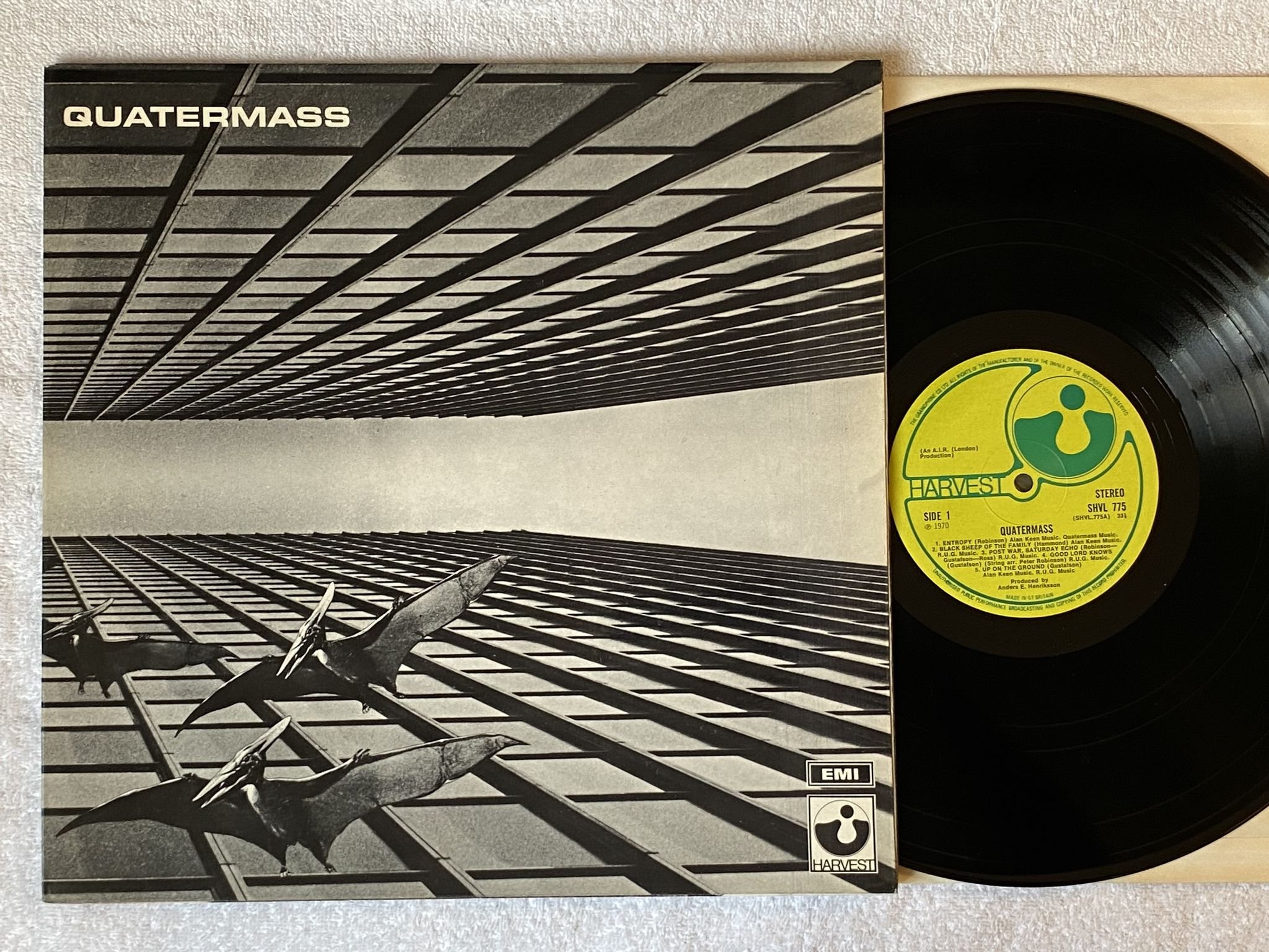 Omslagsbild för skivan QUATERMASS s/t LP -70 UK HARVEST SHVL 775 *** PROG ROCK ***