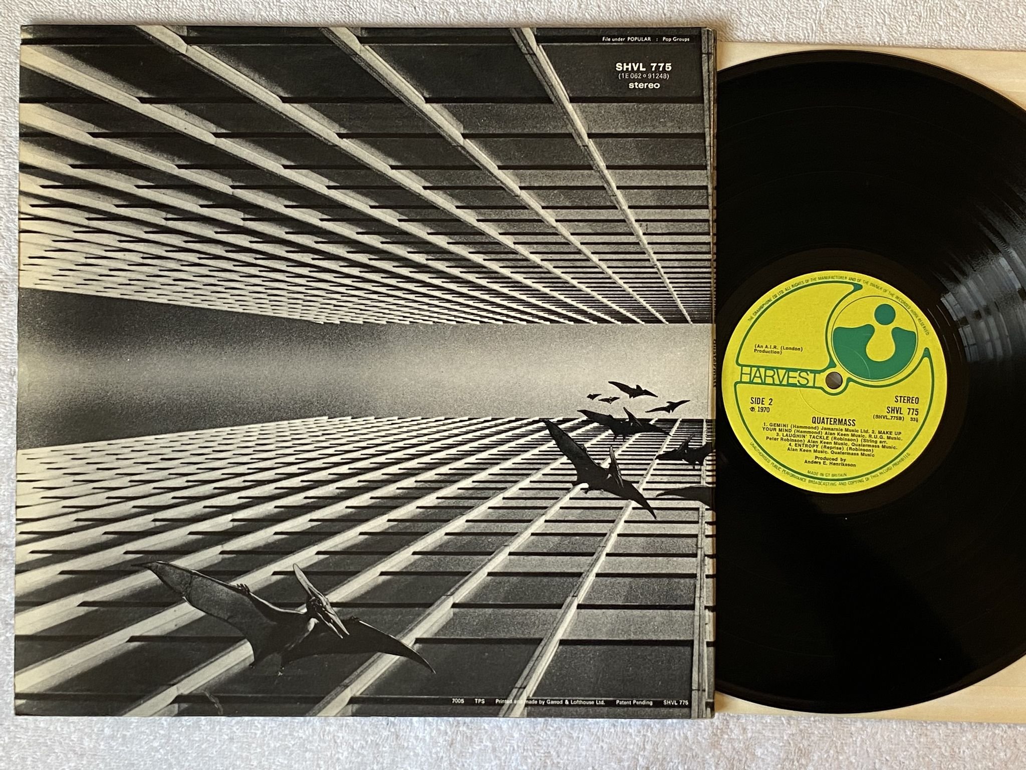 Omslagsbild för skivan QUATERMASS s/t LP -70 UK HARVEST SHVL 775 *** PROG ROCK ***