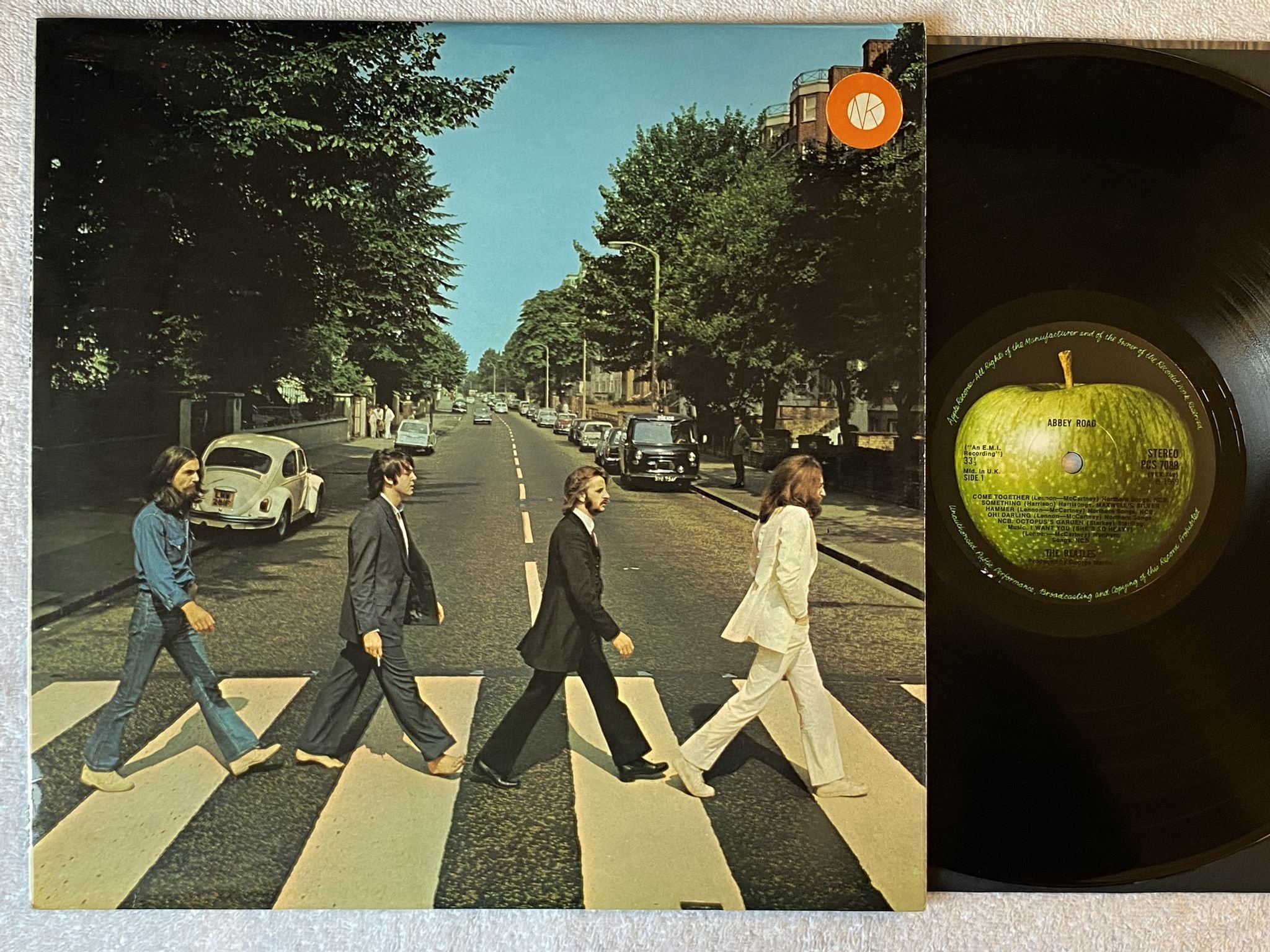 Omslagsbild för skivan THE BEATLES abbey road LP -69 UK APPLE PCS 7088 *** Misaligned Apple ***