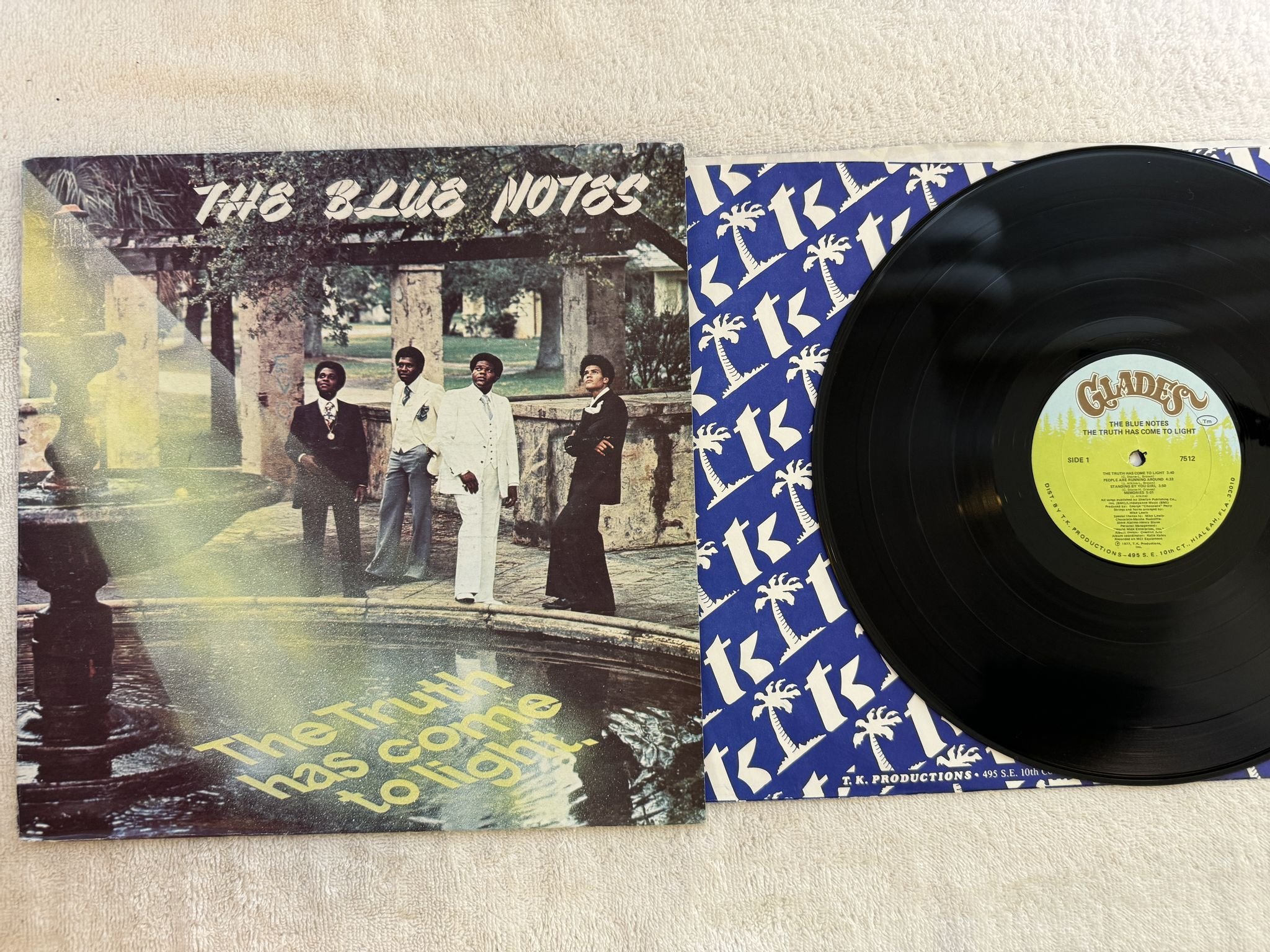 Omslagsbild för skivan THE BLUE NOTES the truth has come to light LP -77 US GLADES 7512