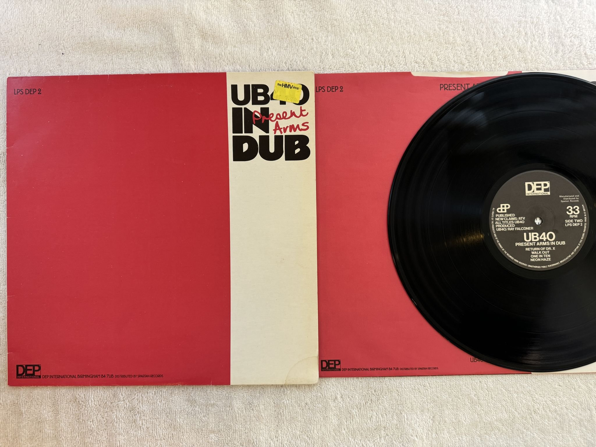 Omslagsbild för skivan UB40 present arms in dub LP -81 UK DEP International LPS DEP 2