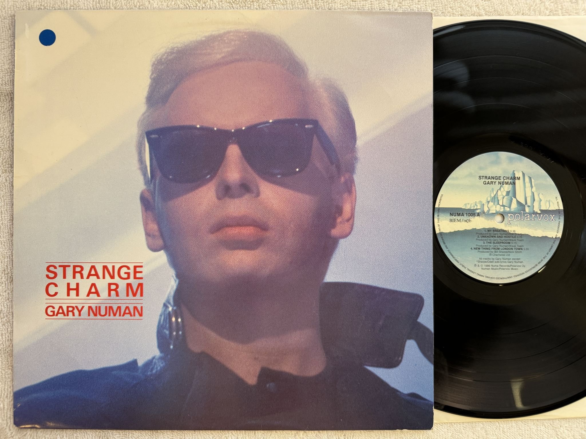 Omslagsbild för skivan GARY NUMAN strange charm LP -86 ncb POLARVOX NUMA 1005