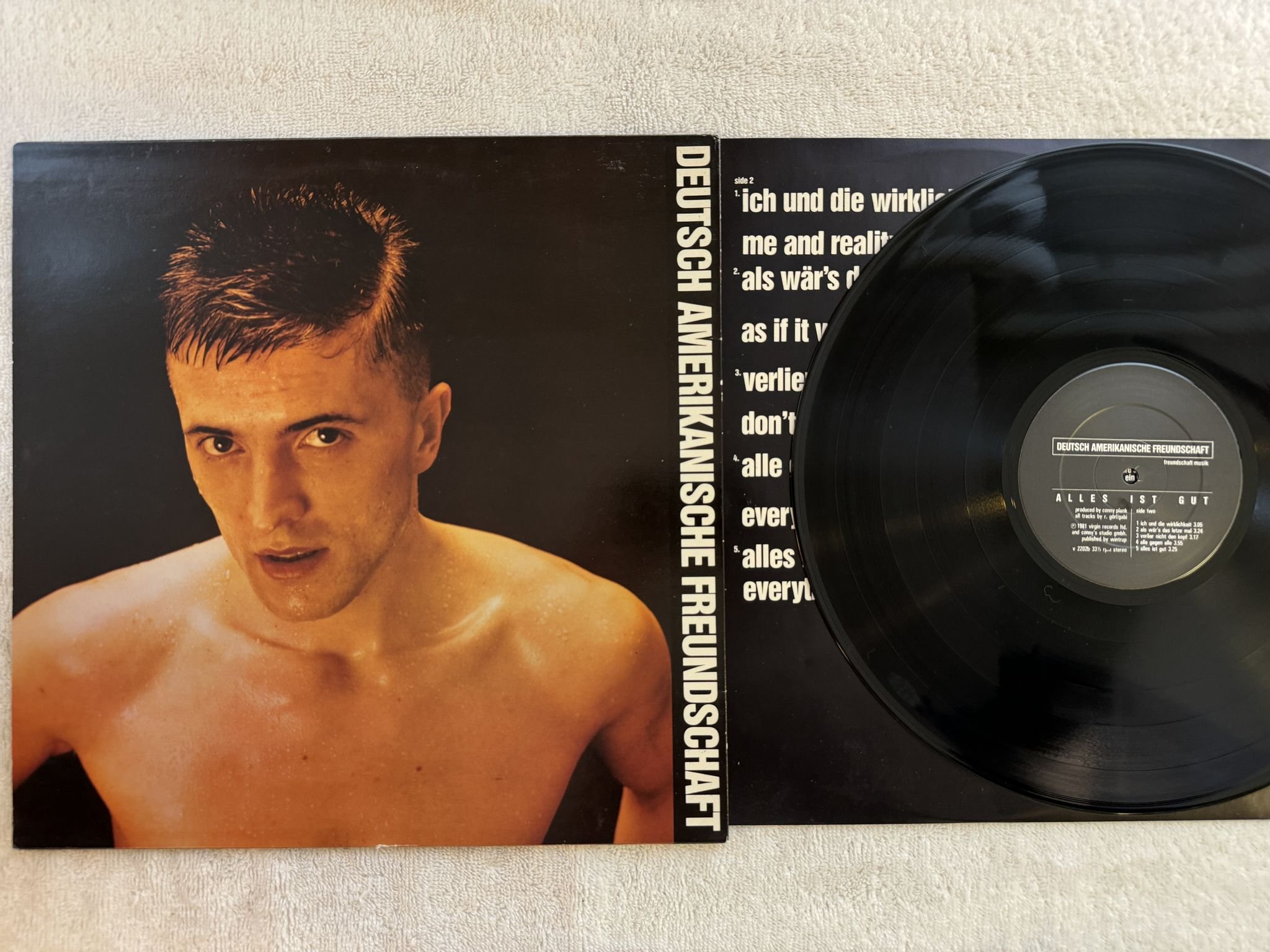 Omslagsbild för skivan DEUTSCH AMERIKANISCHE FREUNDSCHAFT Alles Ist Gut LP -81 UK VIRGIN 203644