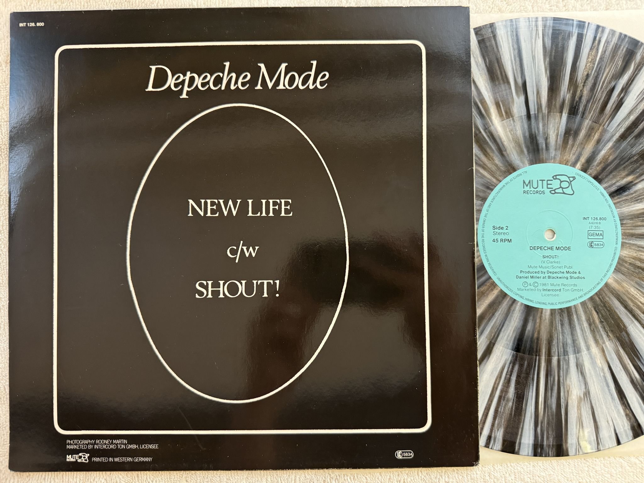 Omslagsbild för skivan DEPECHE MODE new life 12"single -81 Ger MUTE INT 126800 * Grey / Black Marbled *